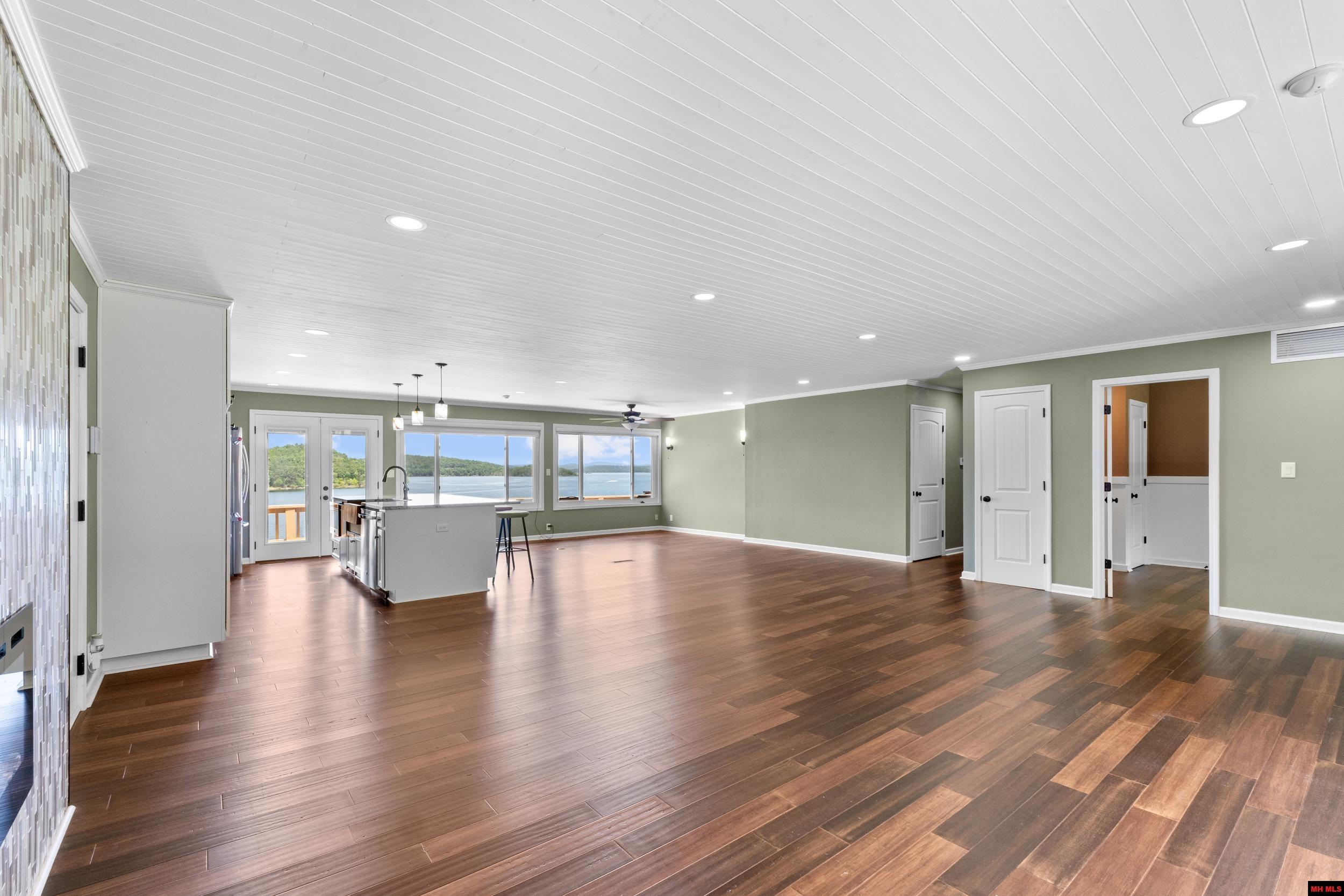 270 FERNCLIFF POINT