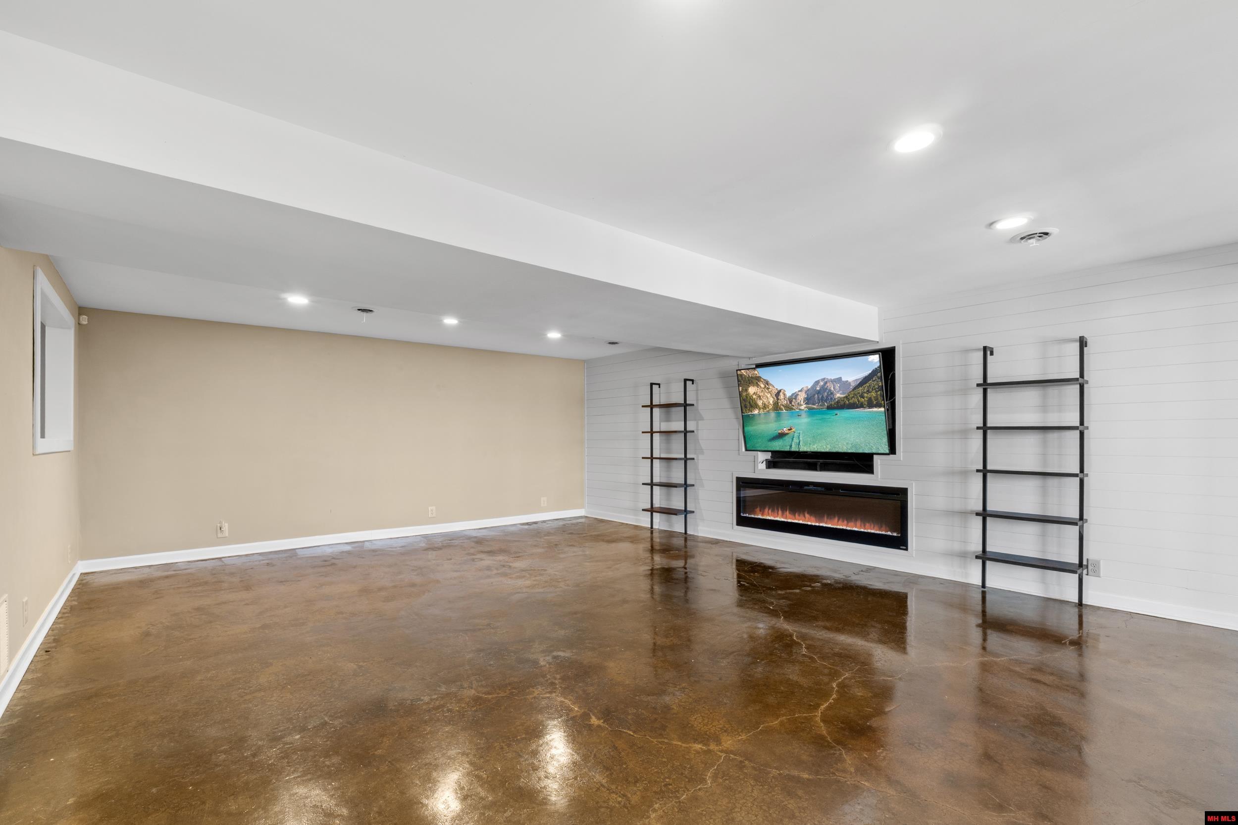 270 FERNCLIFF POINT