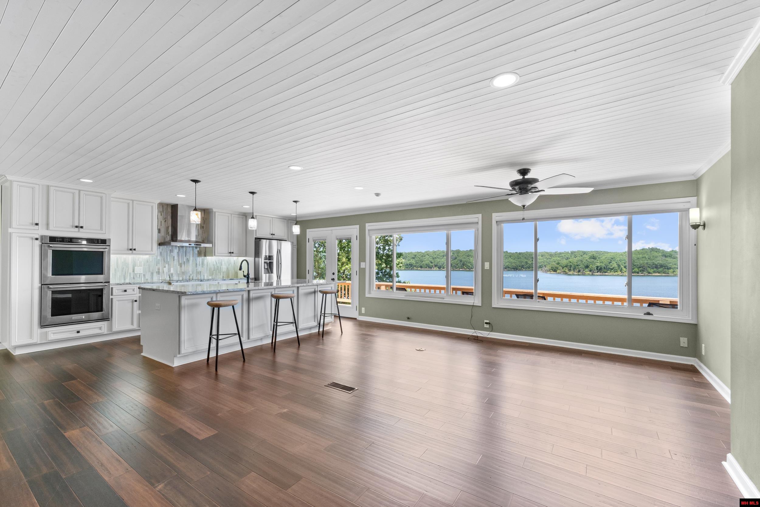 270 FERNCLIFF POINT