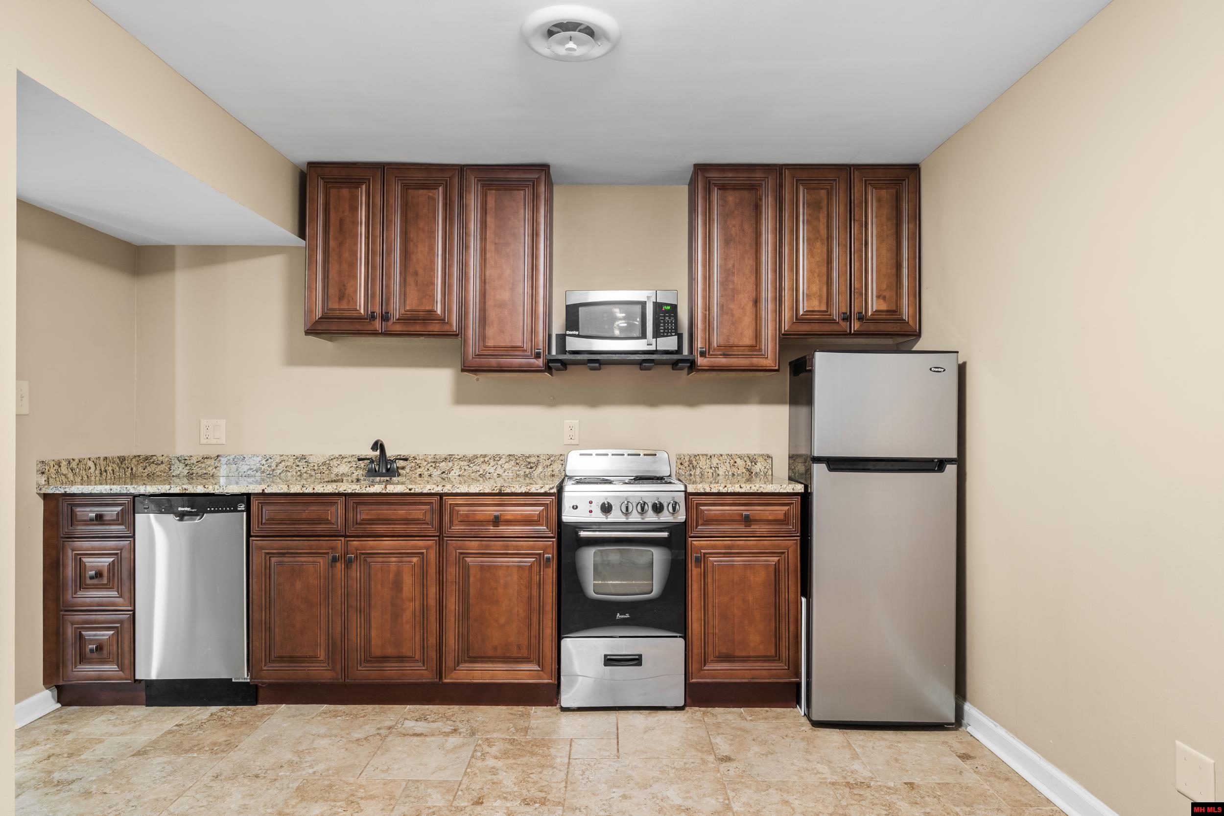 270 FERNCLIFF POINT