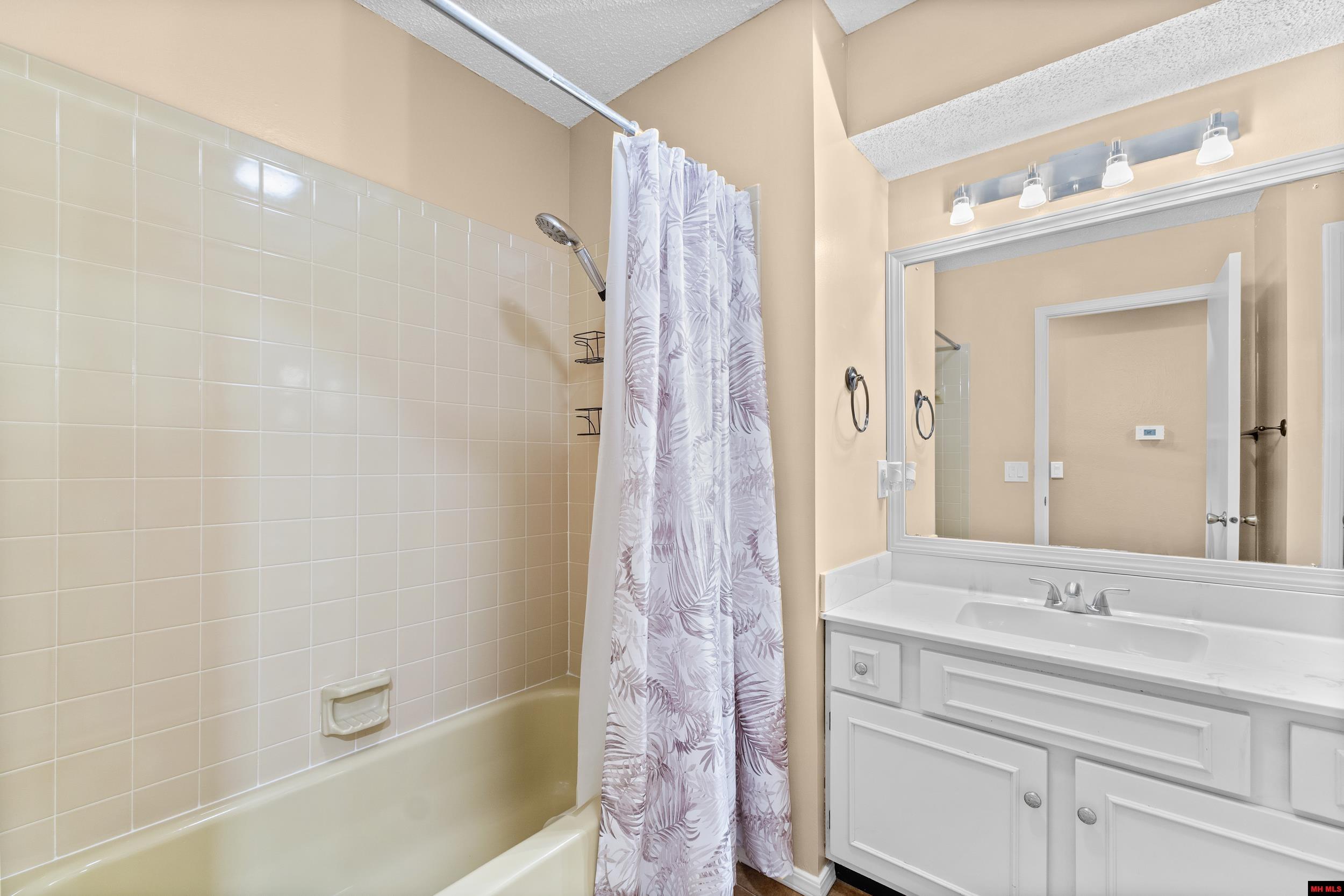 1001 HEATHERDOWN TRAIL