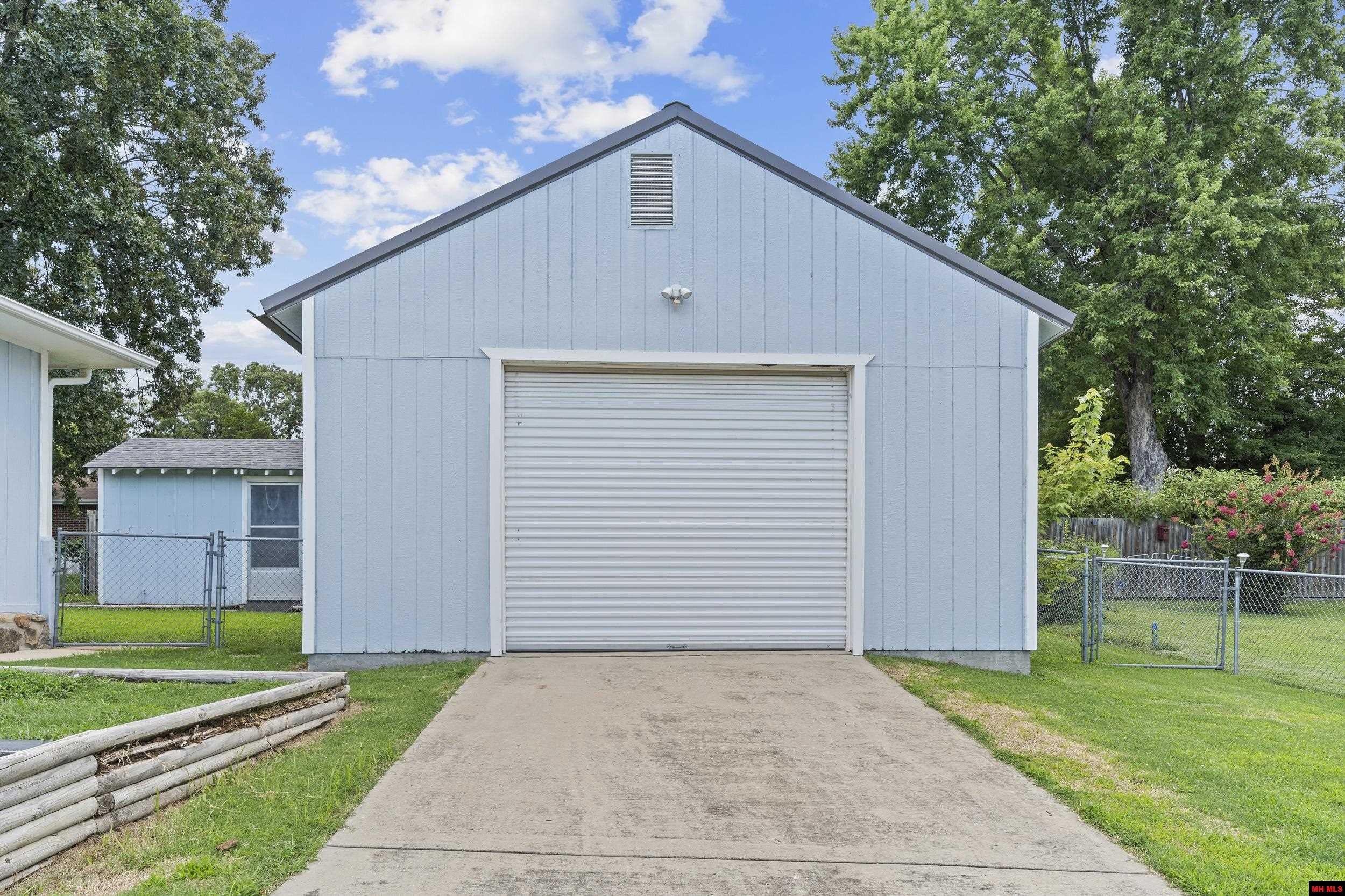 1001 HEATHERDOWN TRAIL