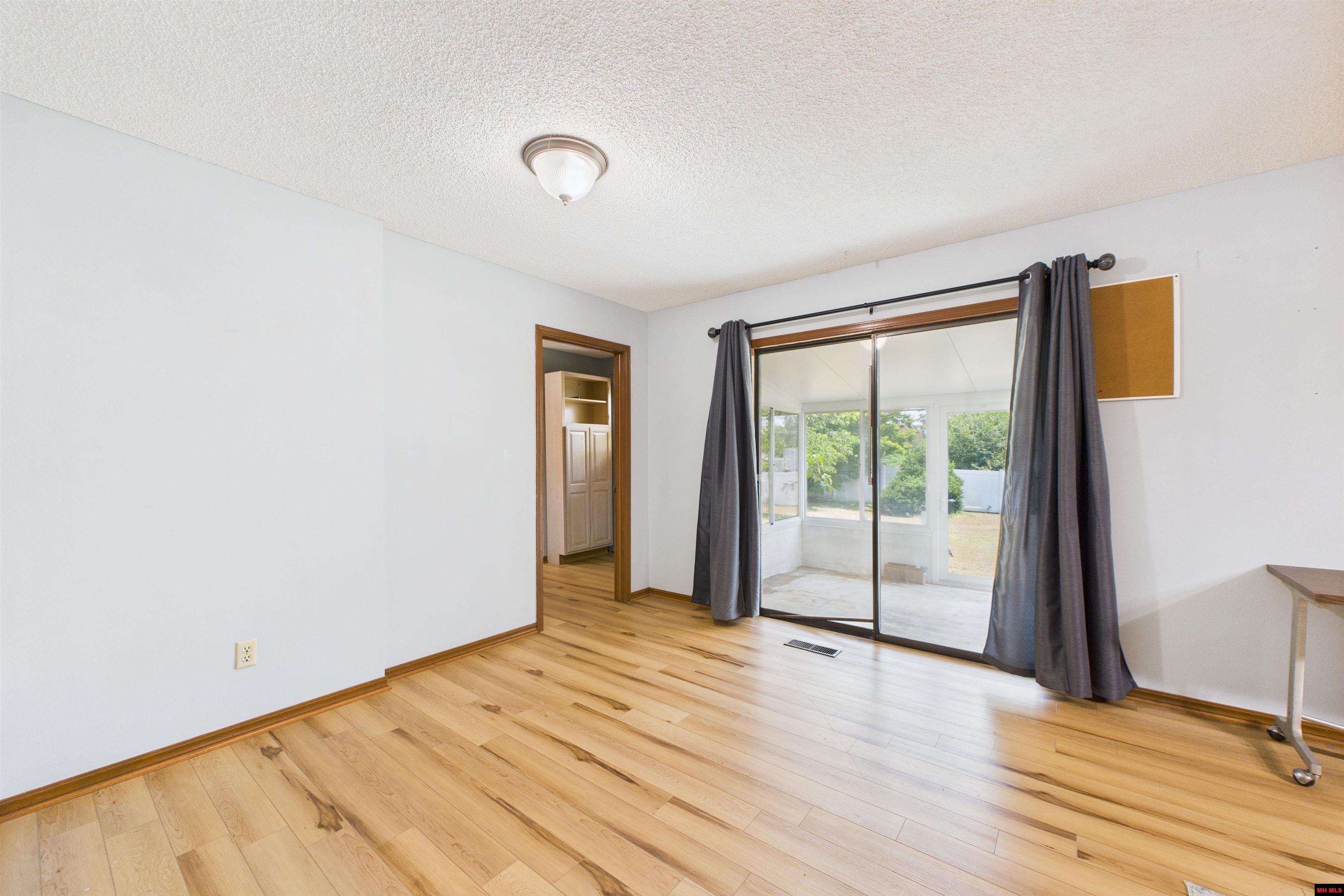 128 SUNSHINE CIRCLE
