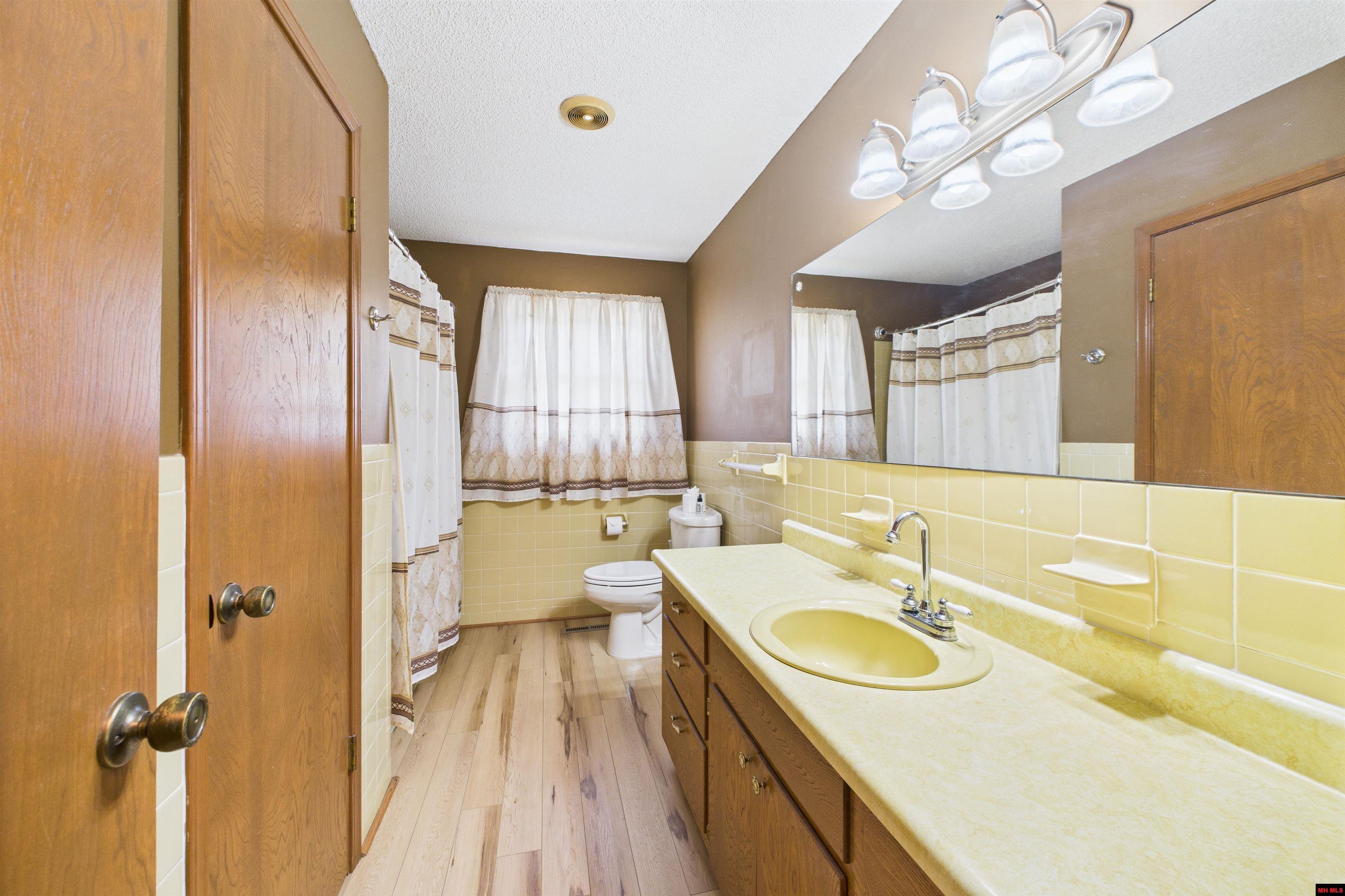 128 SUNSHINE CIRCLE