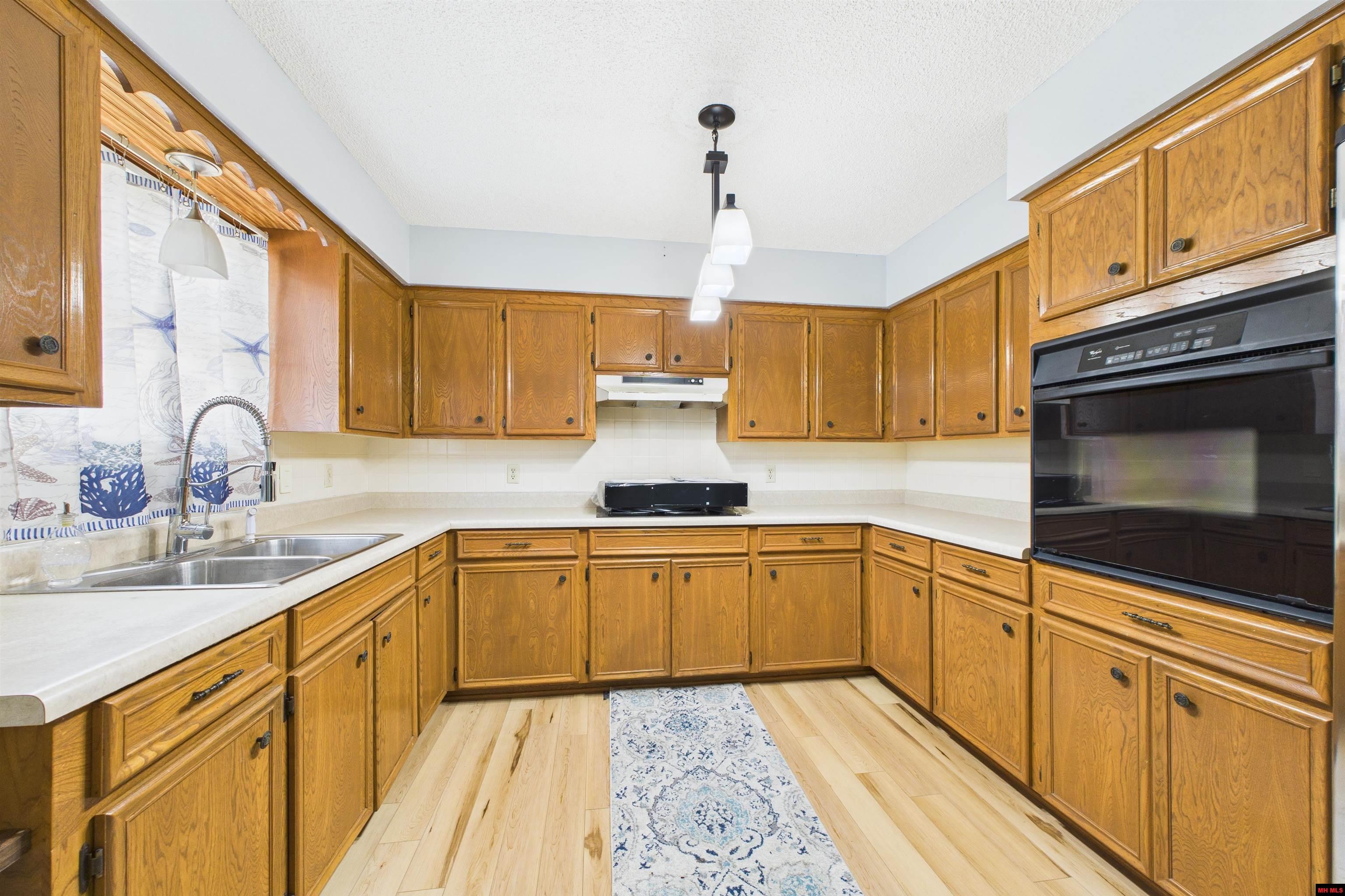 128 SUNSHINE CIRCLE
