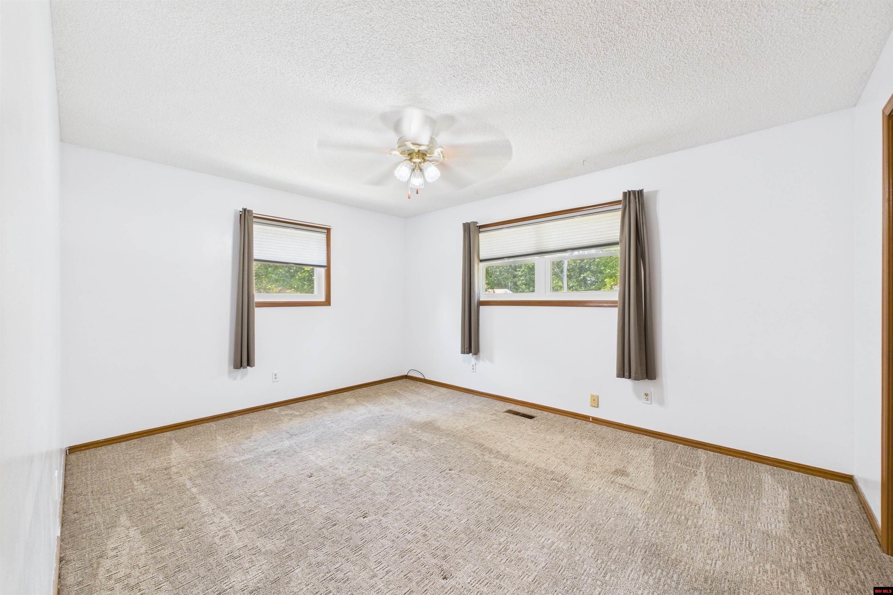 128 SUNSHINE CIRCLE