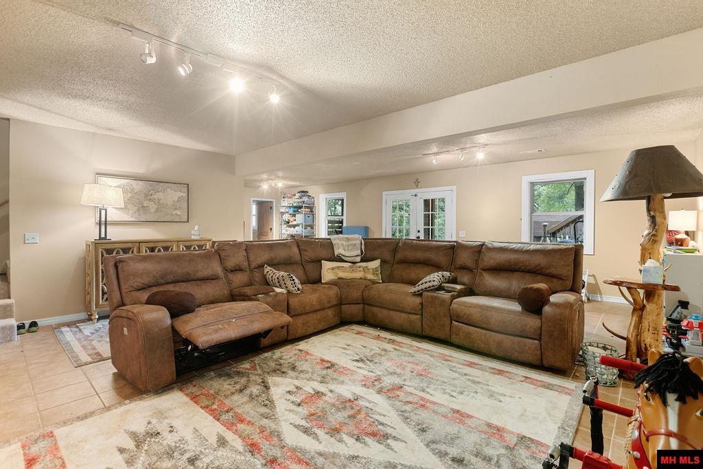 1229 BUFORD SPUR