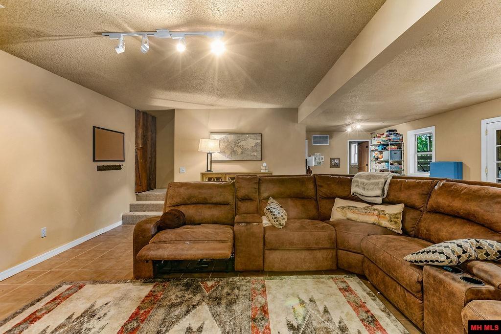 1229 BUFORD SPUR