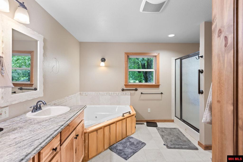 1229 BUFORD SPUR