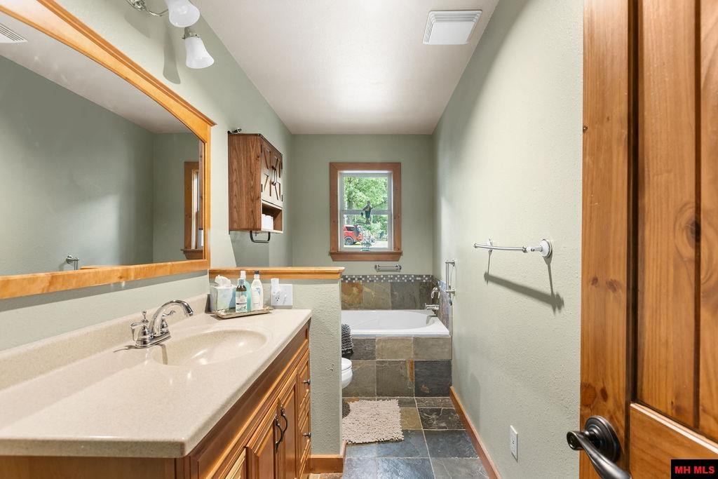 1229 BUFORD SPUR