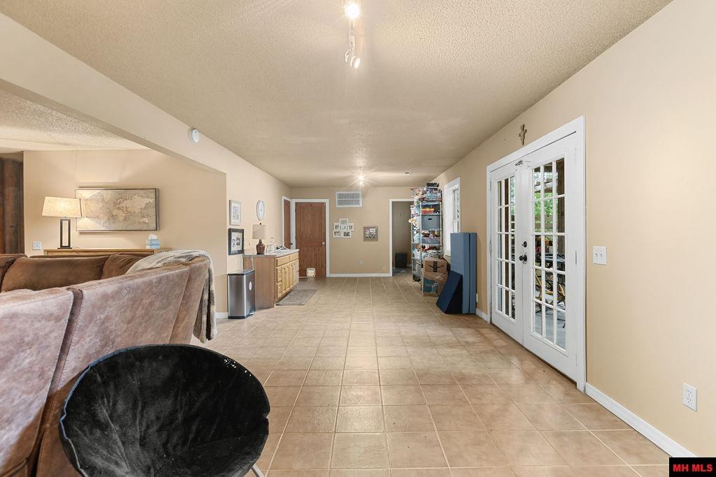 1229 BUFORD SPUR