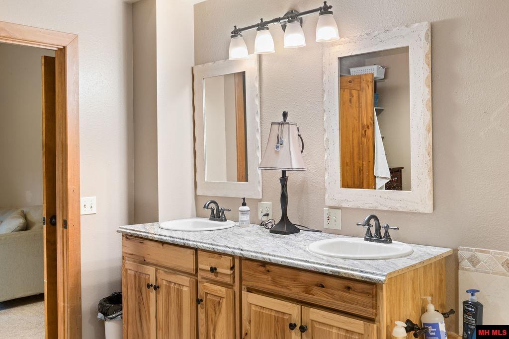 1229 BUFORD SPUR