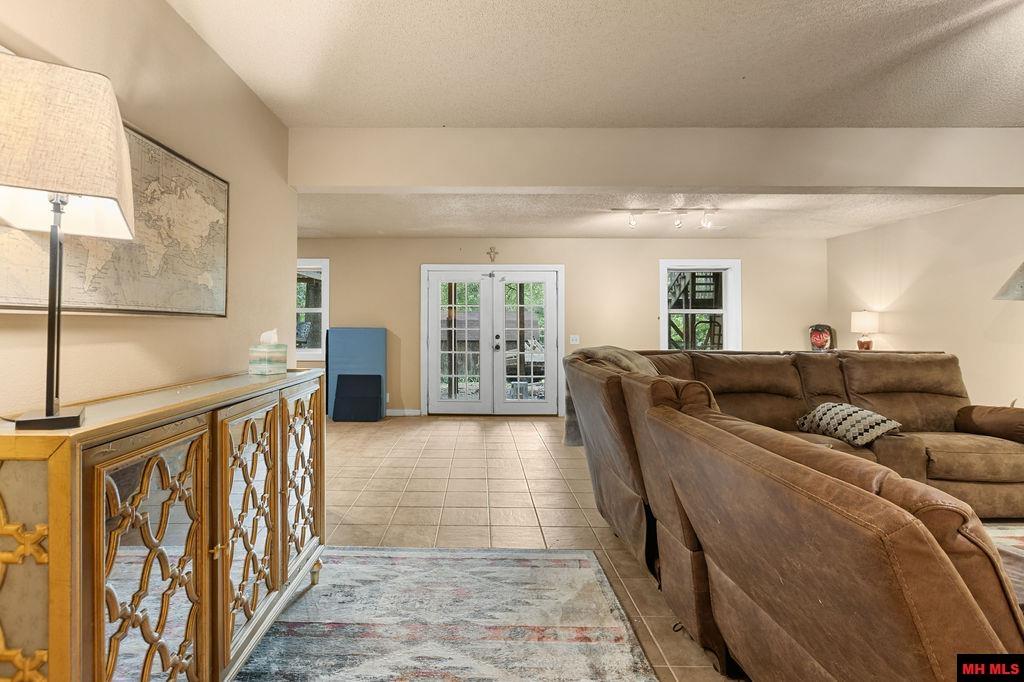 1229 BUFORD SPUR