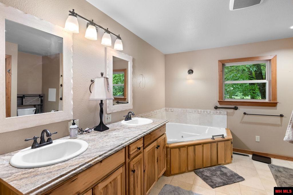 1229 BUFORD SPUR