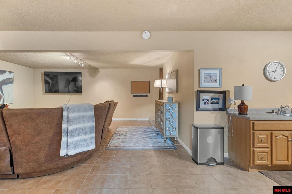1229 BUFORD SPUR