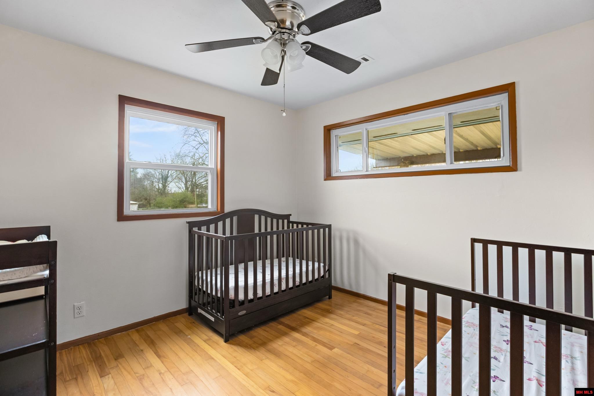 438 GLENSTONE DRIVE