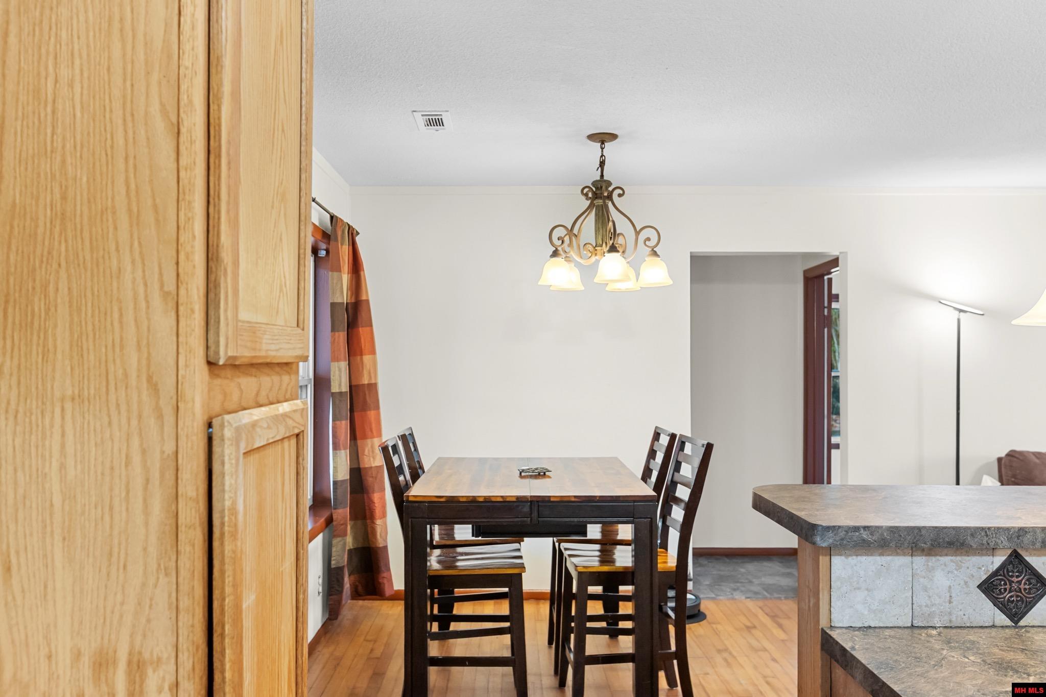 438 GLENSTONE DRIVE