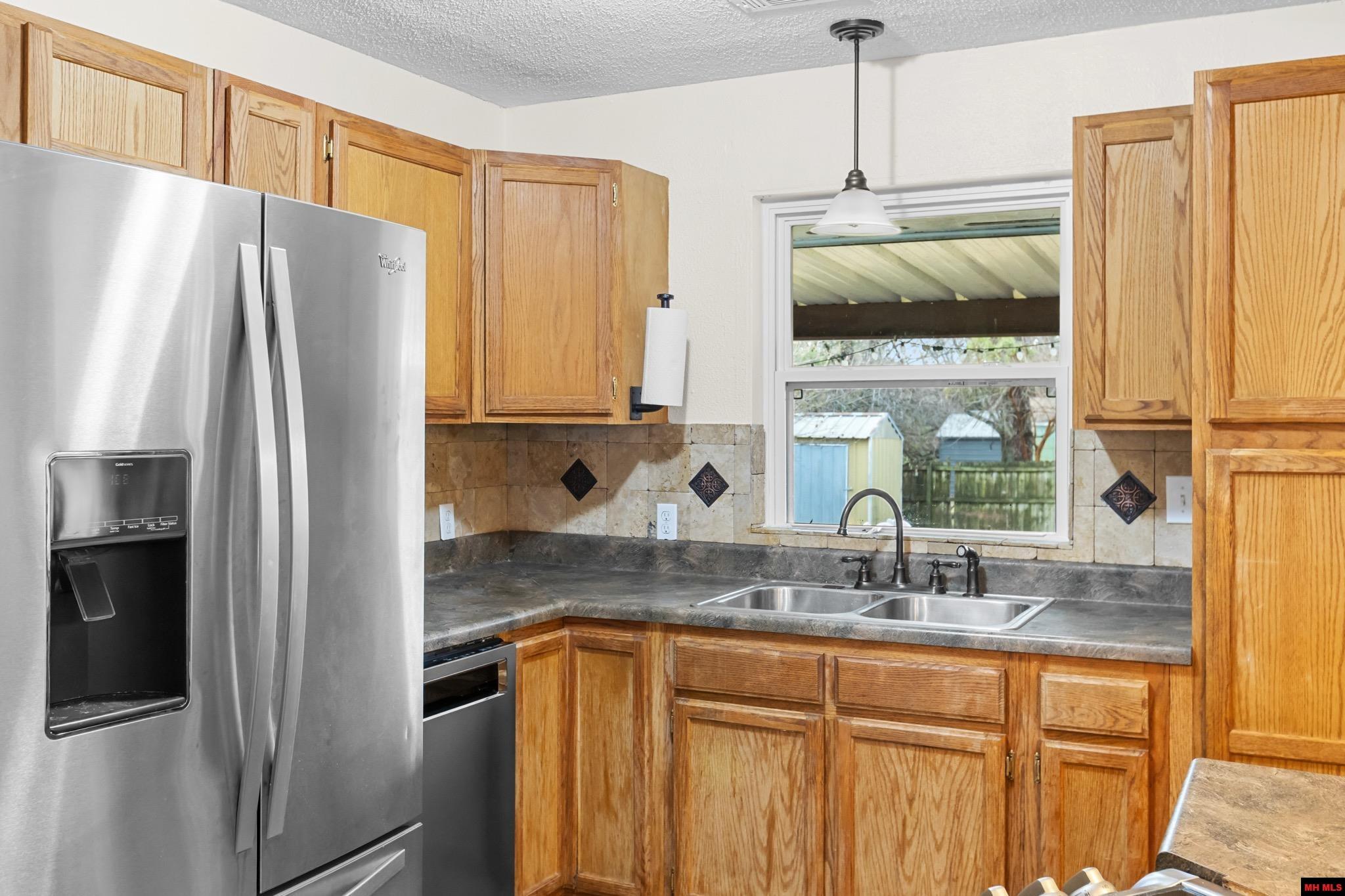 438 GLENSTONE DRIVE
