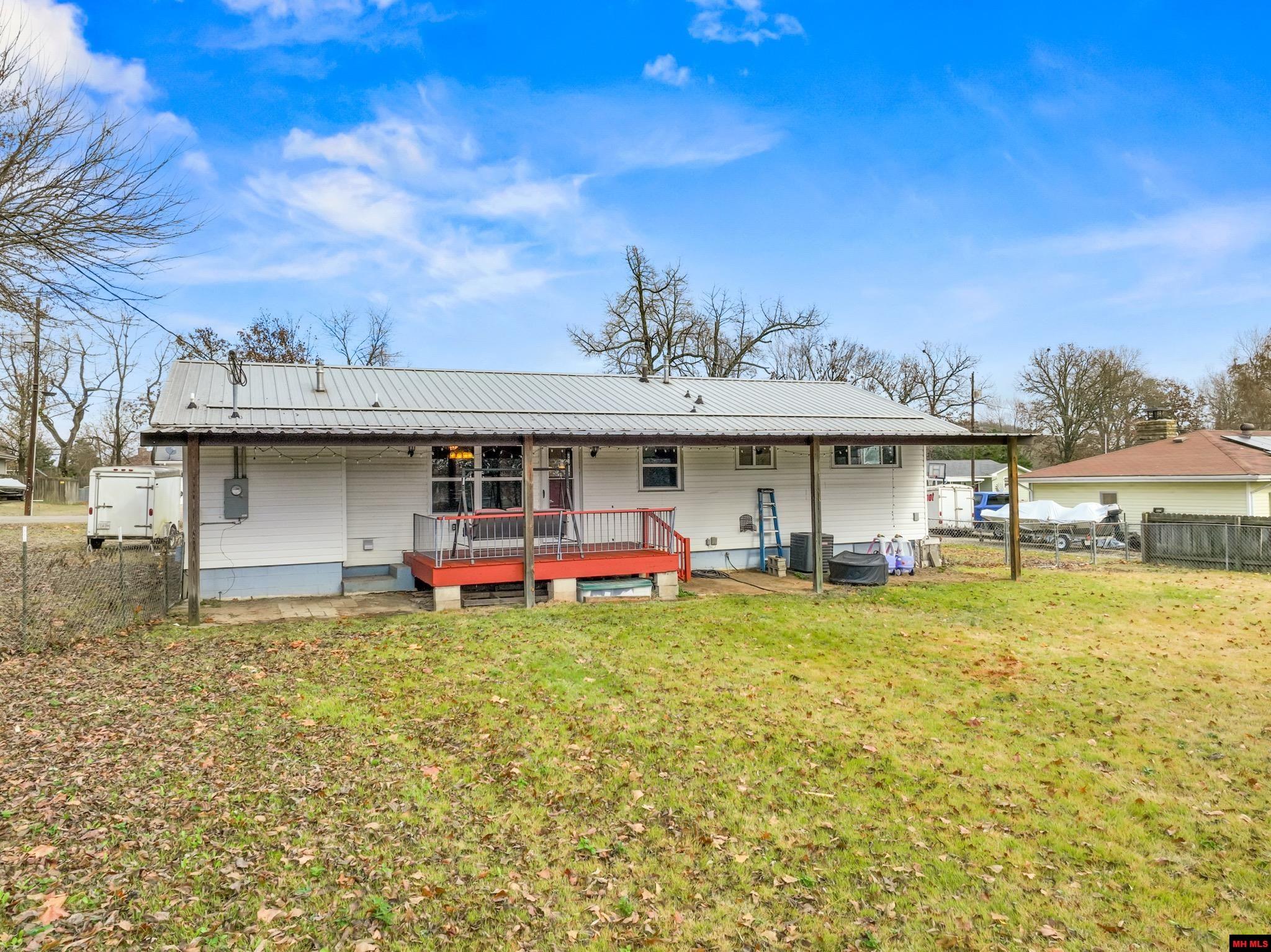 438 GLENSTONE DRIVE