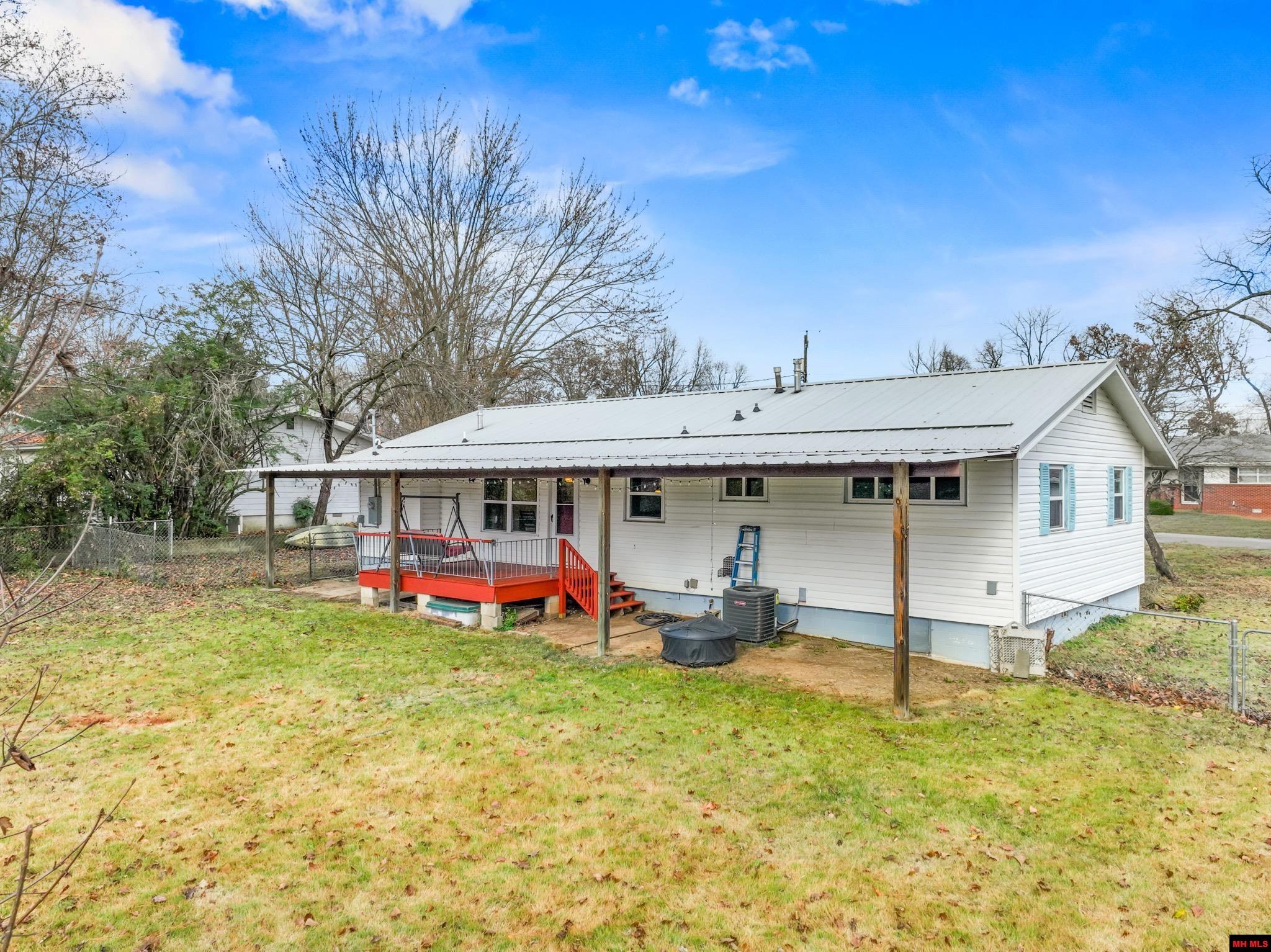 438 GLENSTONE DRIVE