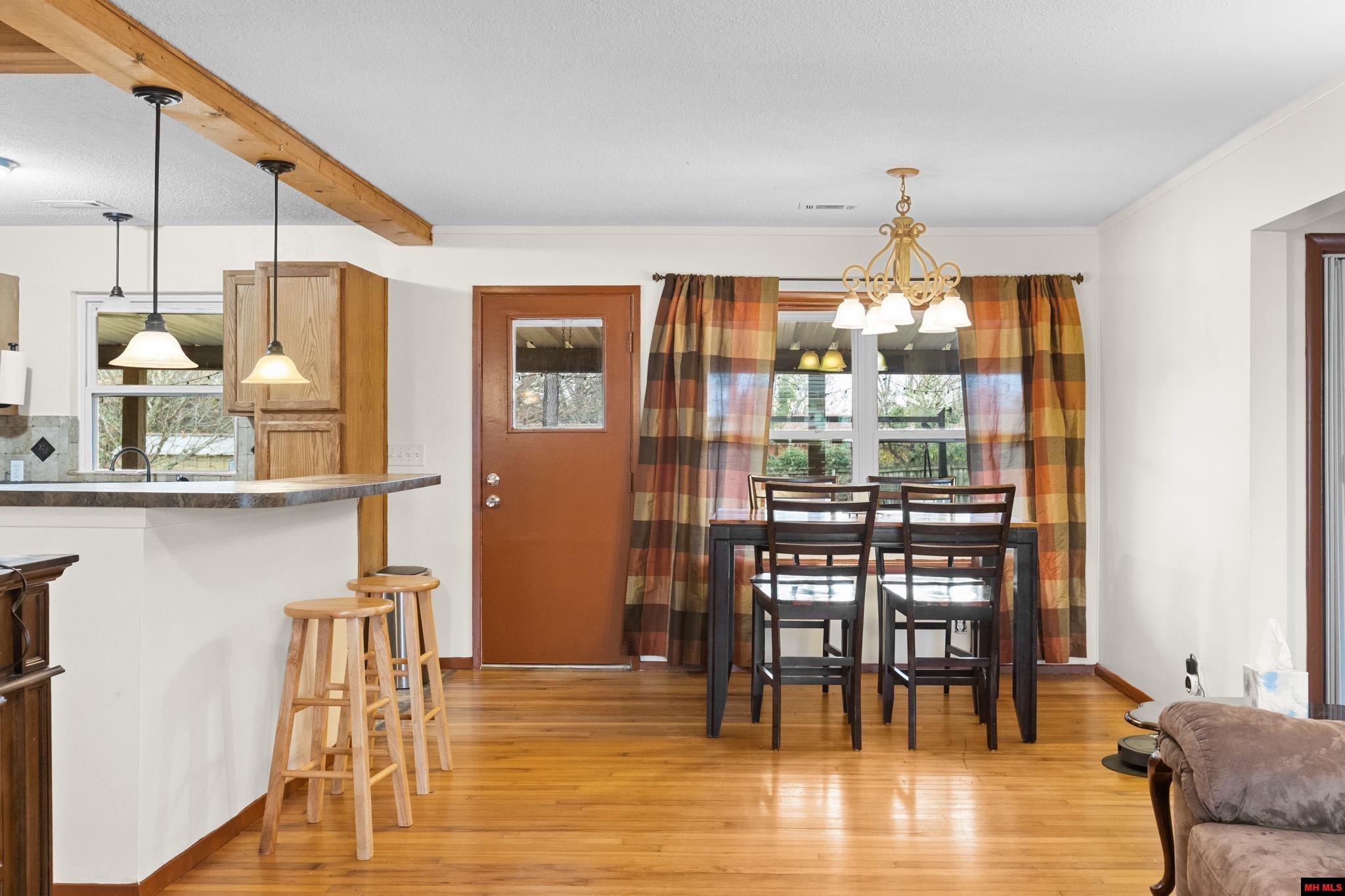438 GLENSTONE DRIVE