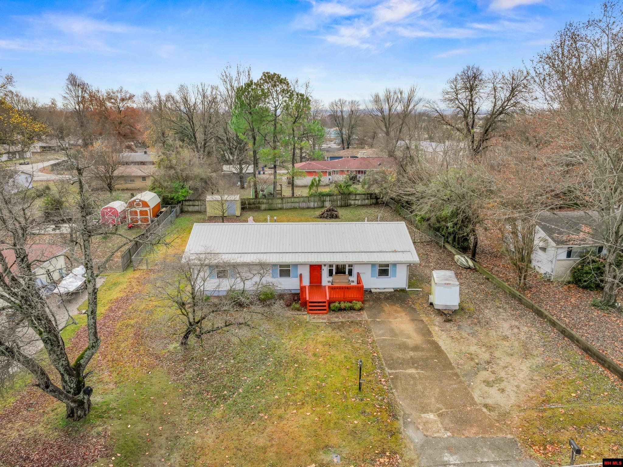 438 GLENSTONE DRIVE