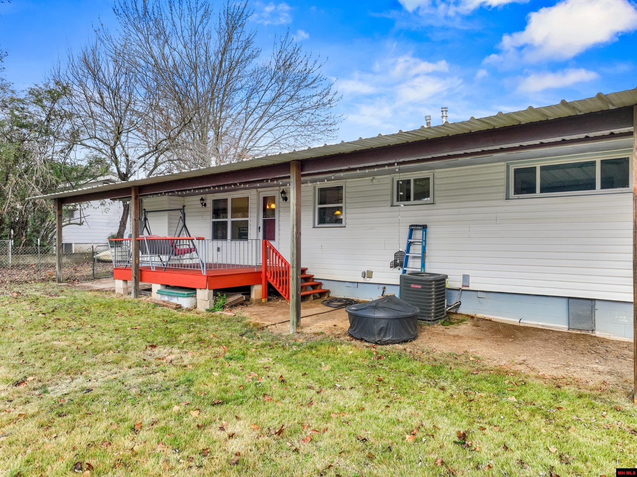 438 GLENSTONE DRIVE