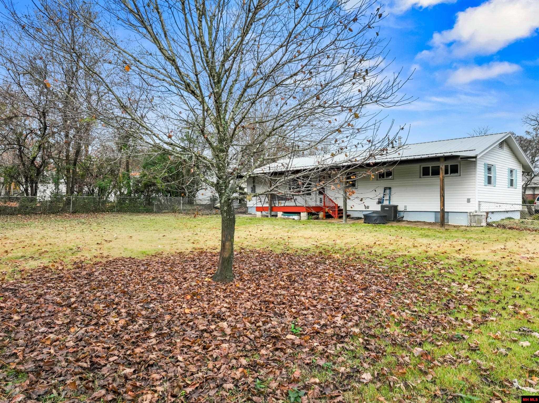 438 GLENSTONE DRIVE