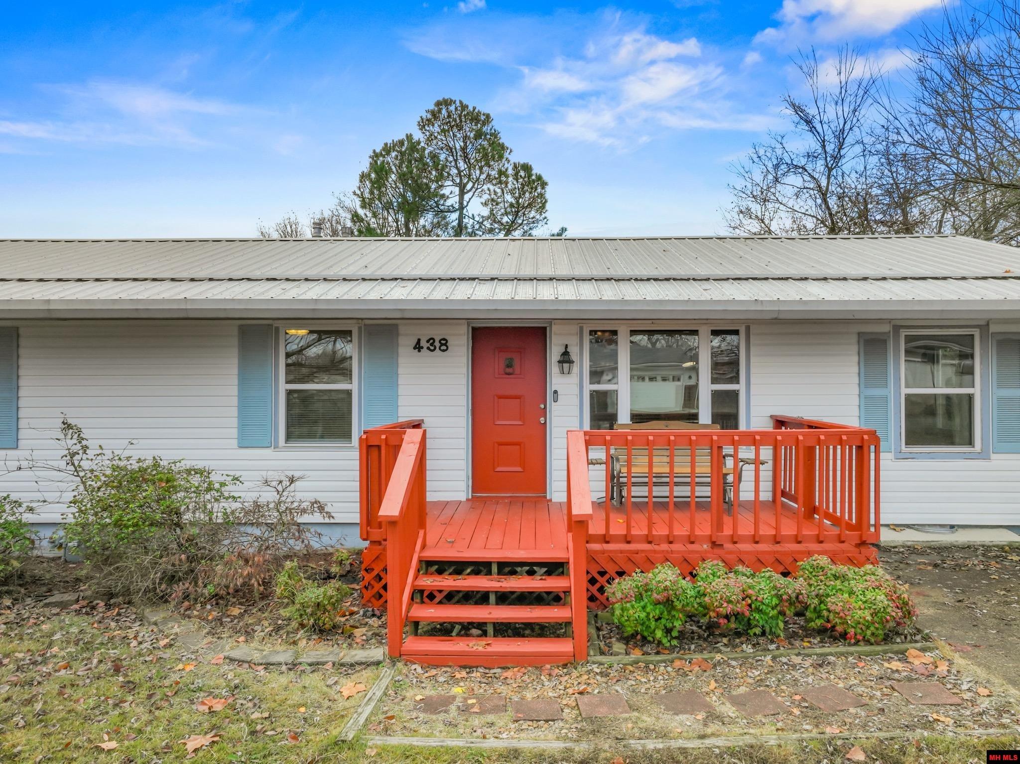 438 GLENSTONE DRIVE