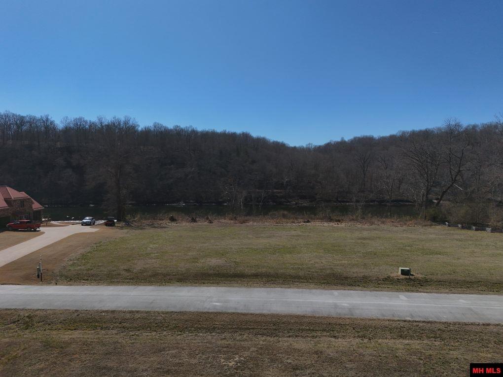 002-11147-025 GRASSY DRIVE