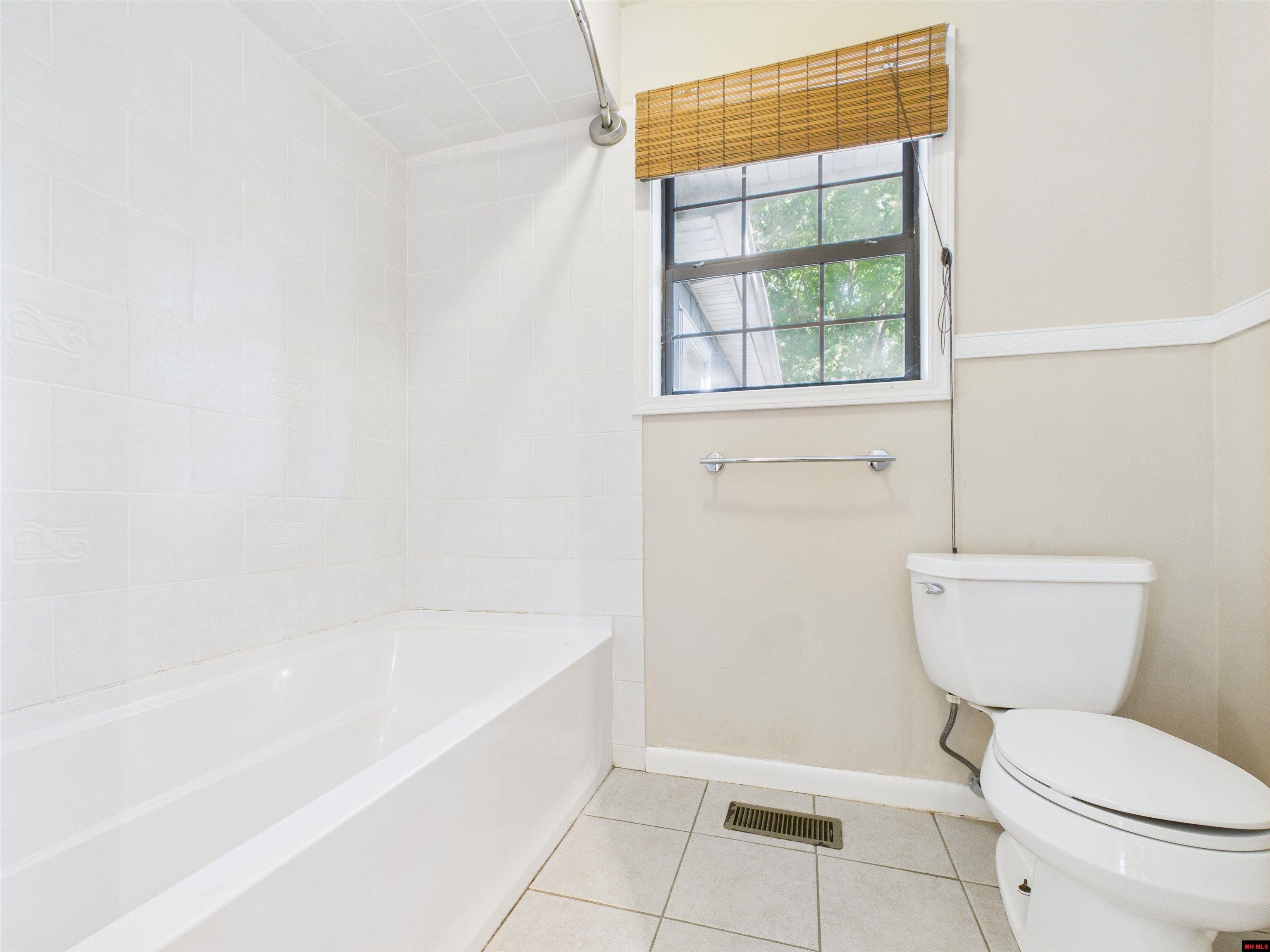1138 MEADOWCREST DRIVE