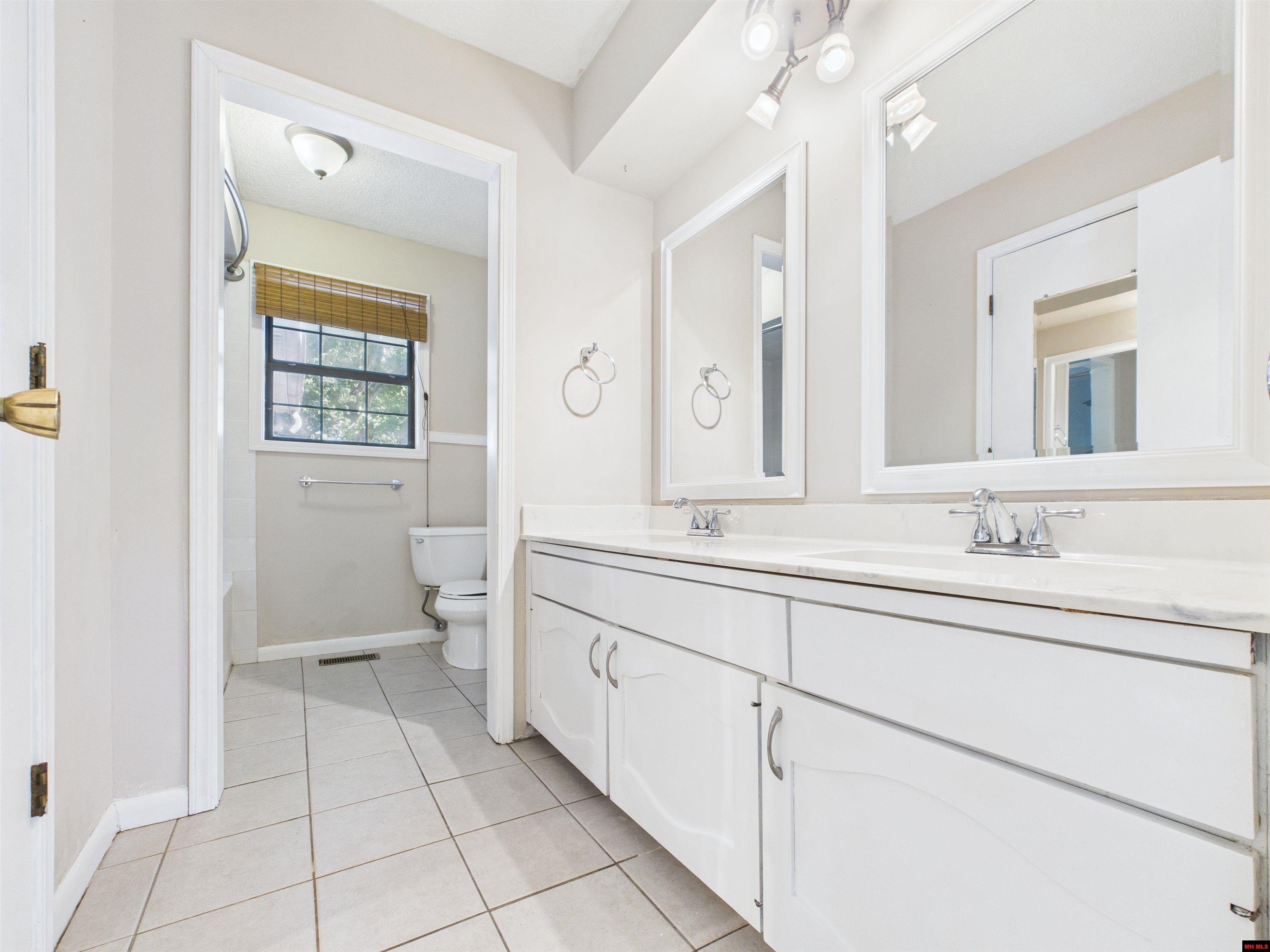1138 MEADOWCREST DRIVE