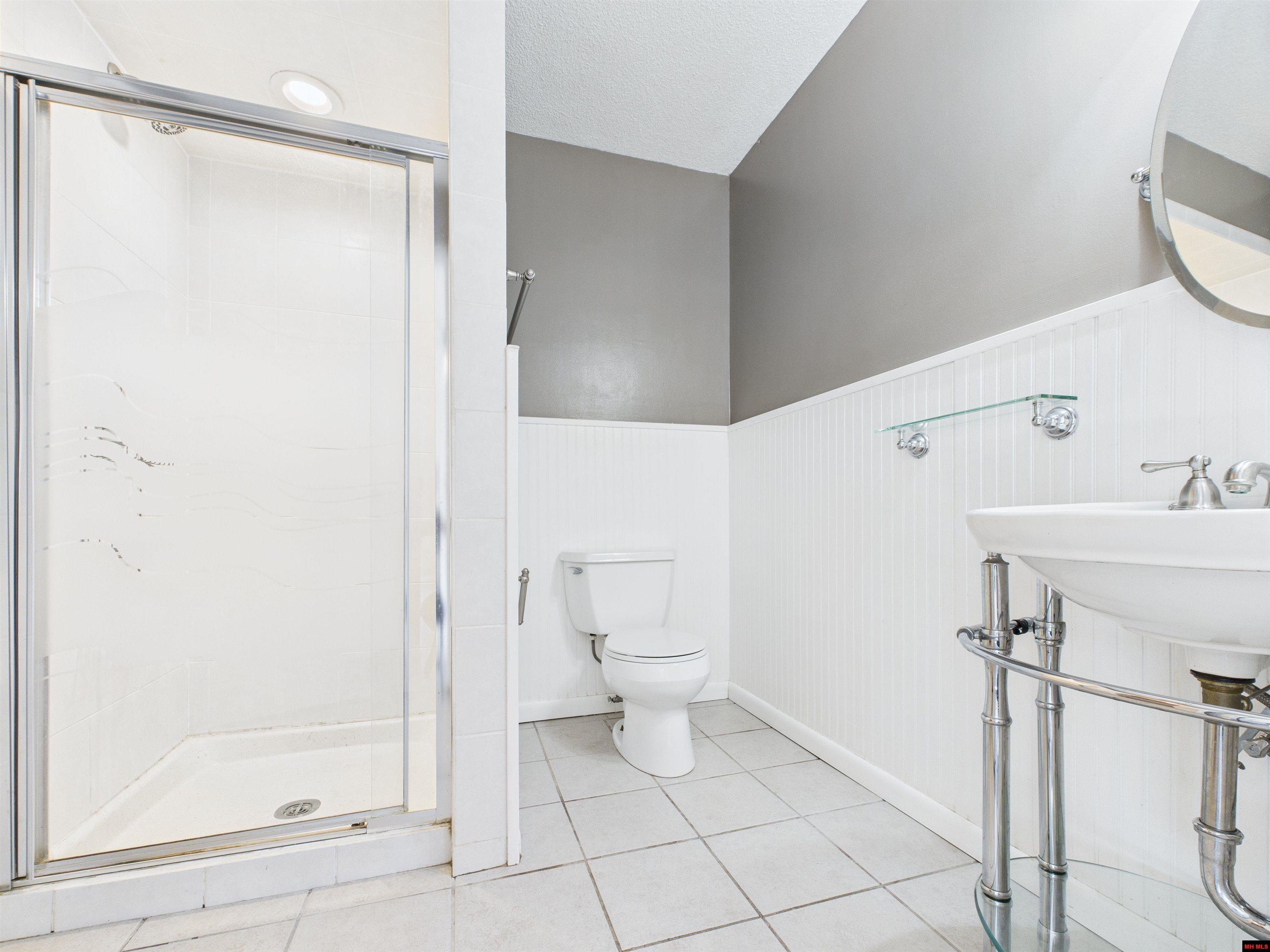 1138 MEADOWCREST DRIVE