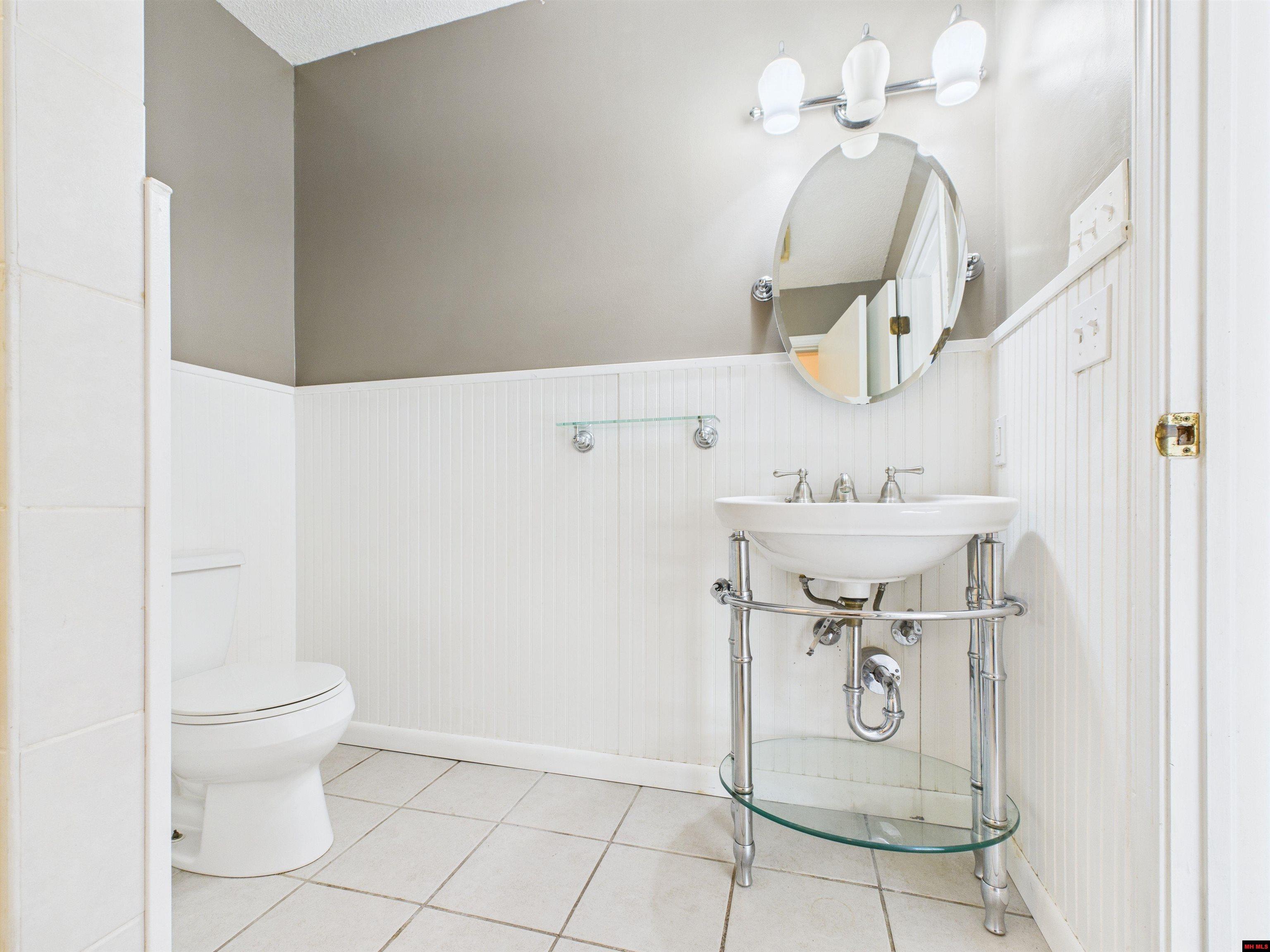 1138 MEADOWCREST DRIVE
