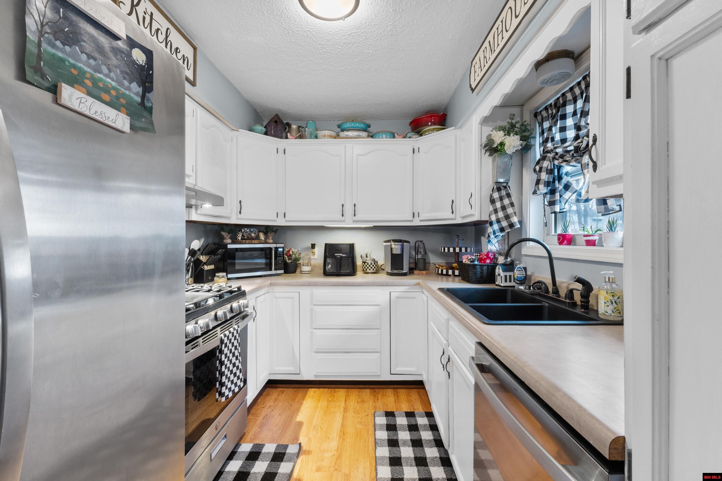 613 VINE STREET