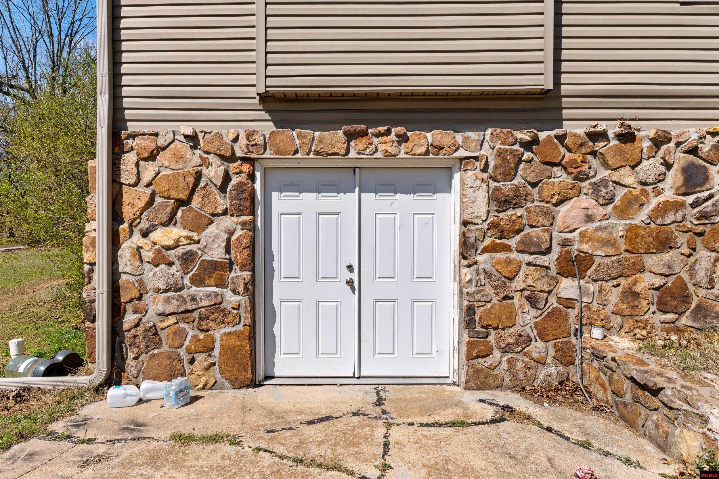550 PEBBLECREEK DRIVE