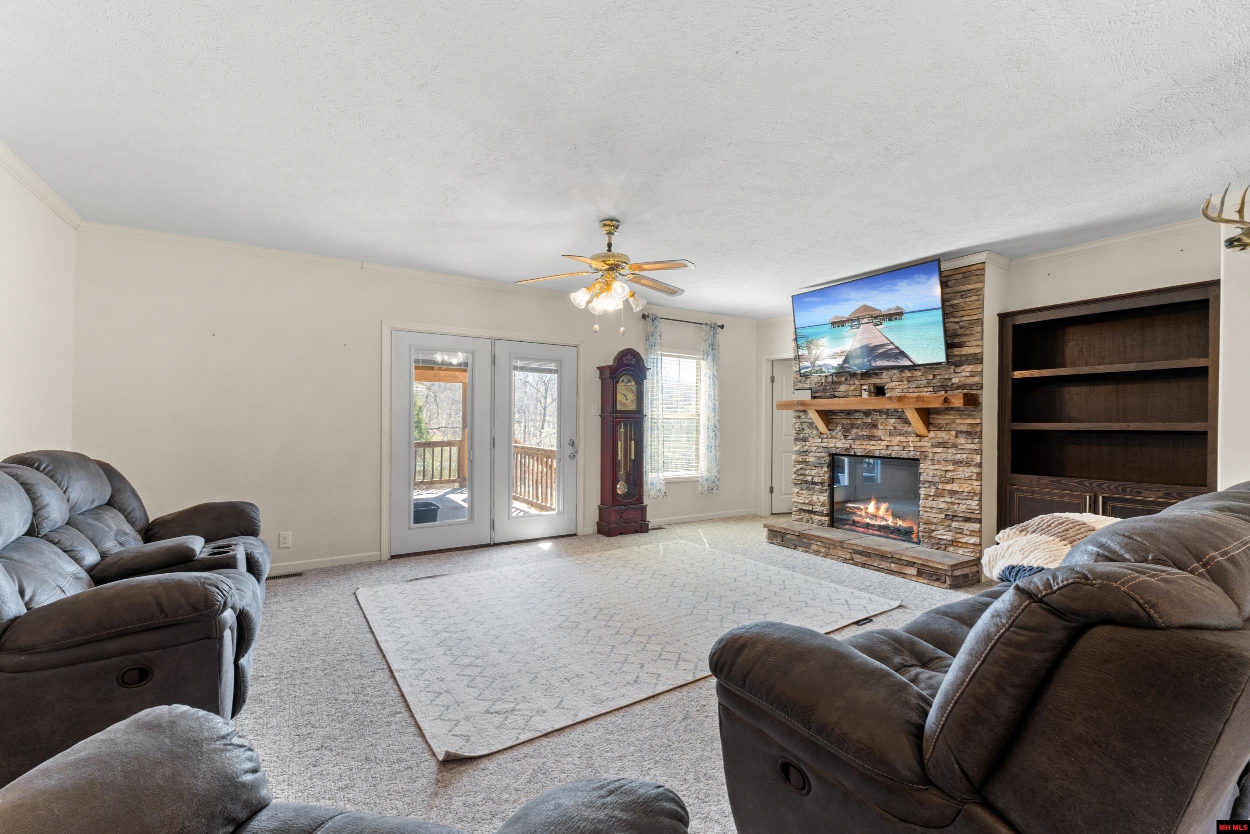 550 PEBBLECREEK DRIVE