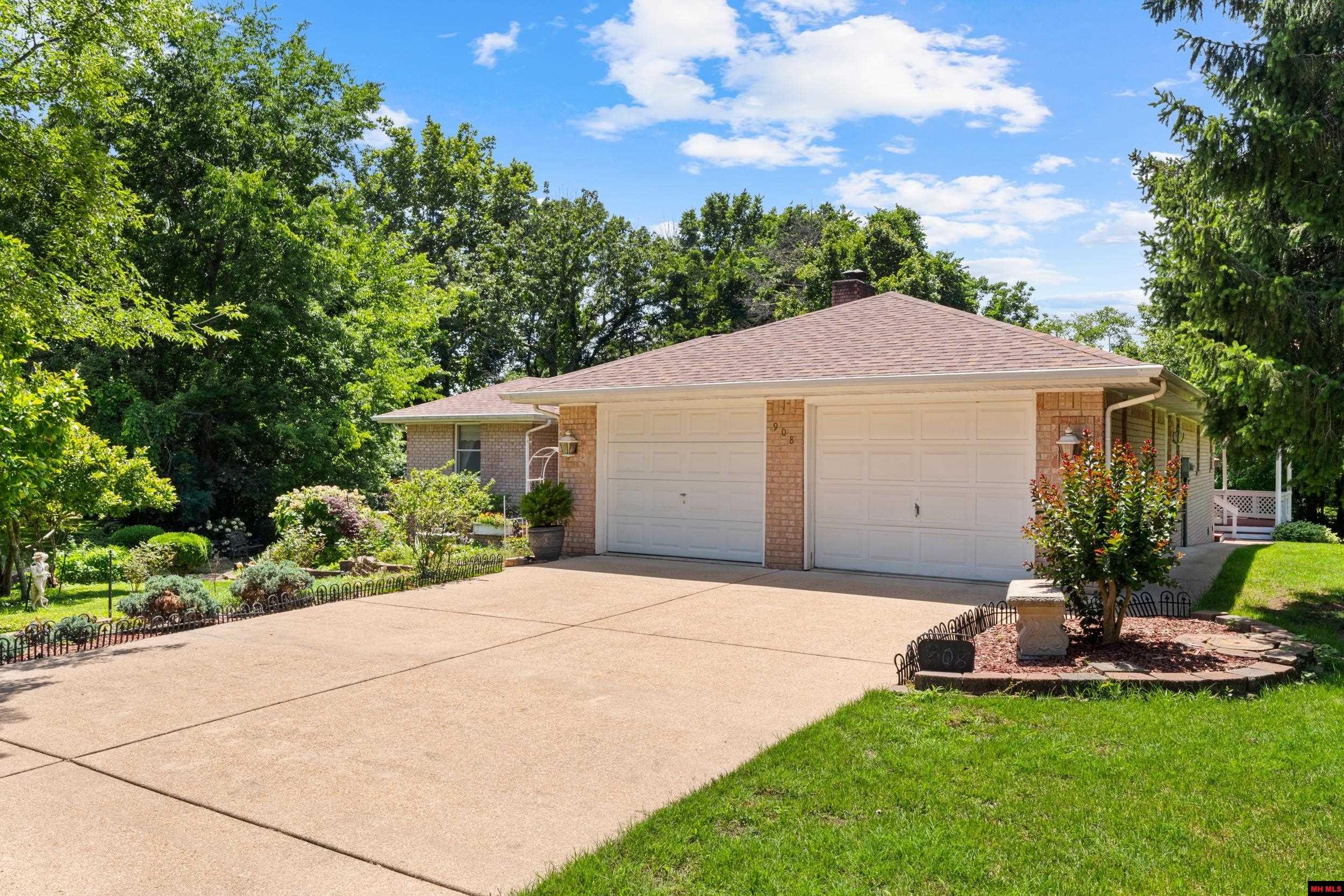 908 BAFFY DRIVE