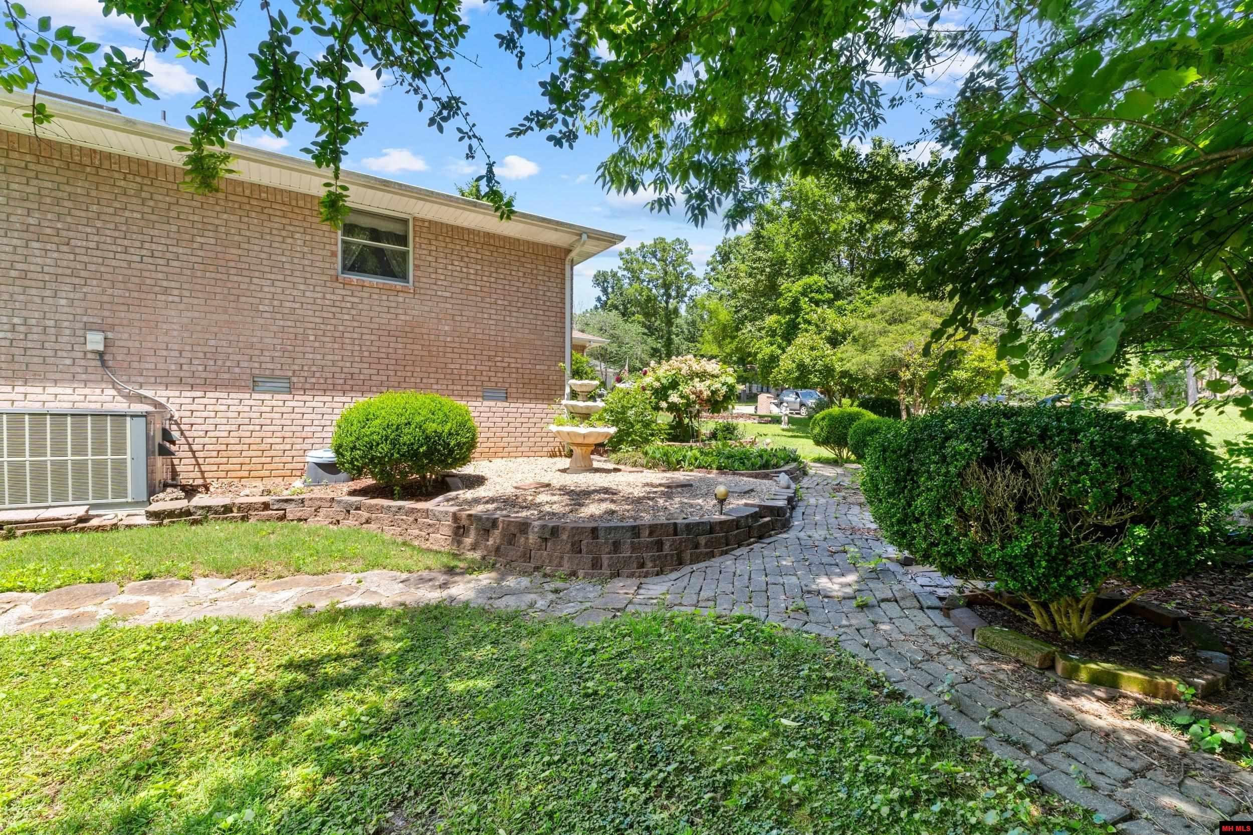 908 BAFFY DRIVE