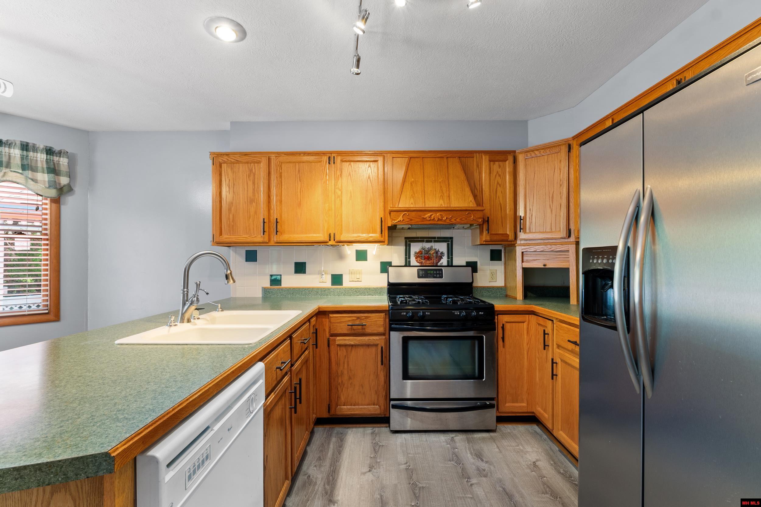 908 BAFFY DRIVE