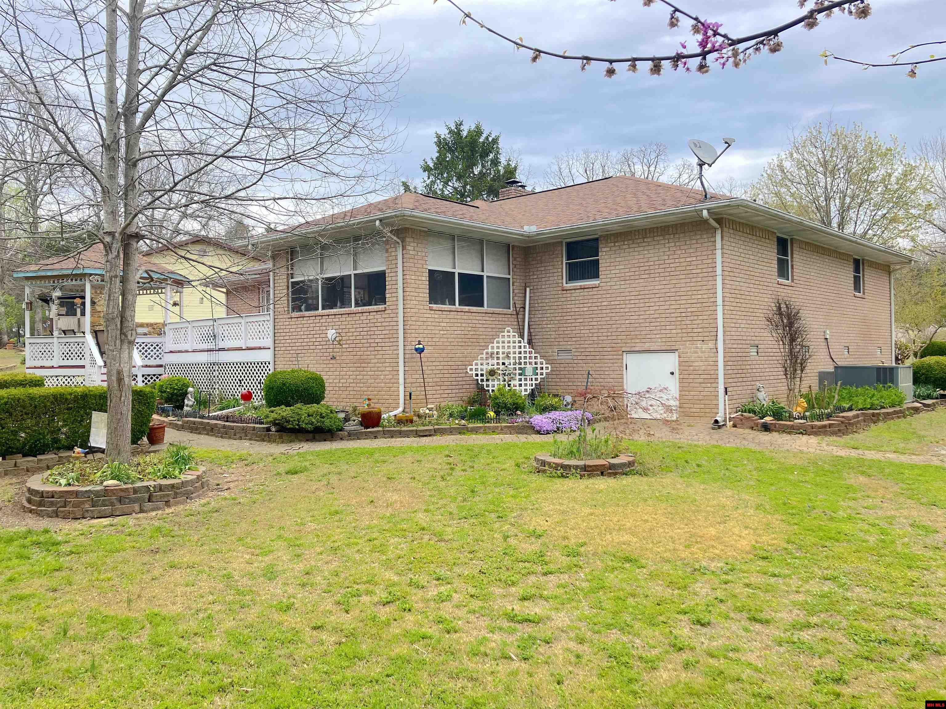 908 BAFFY DRIVE