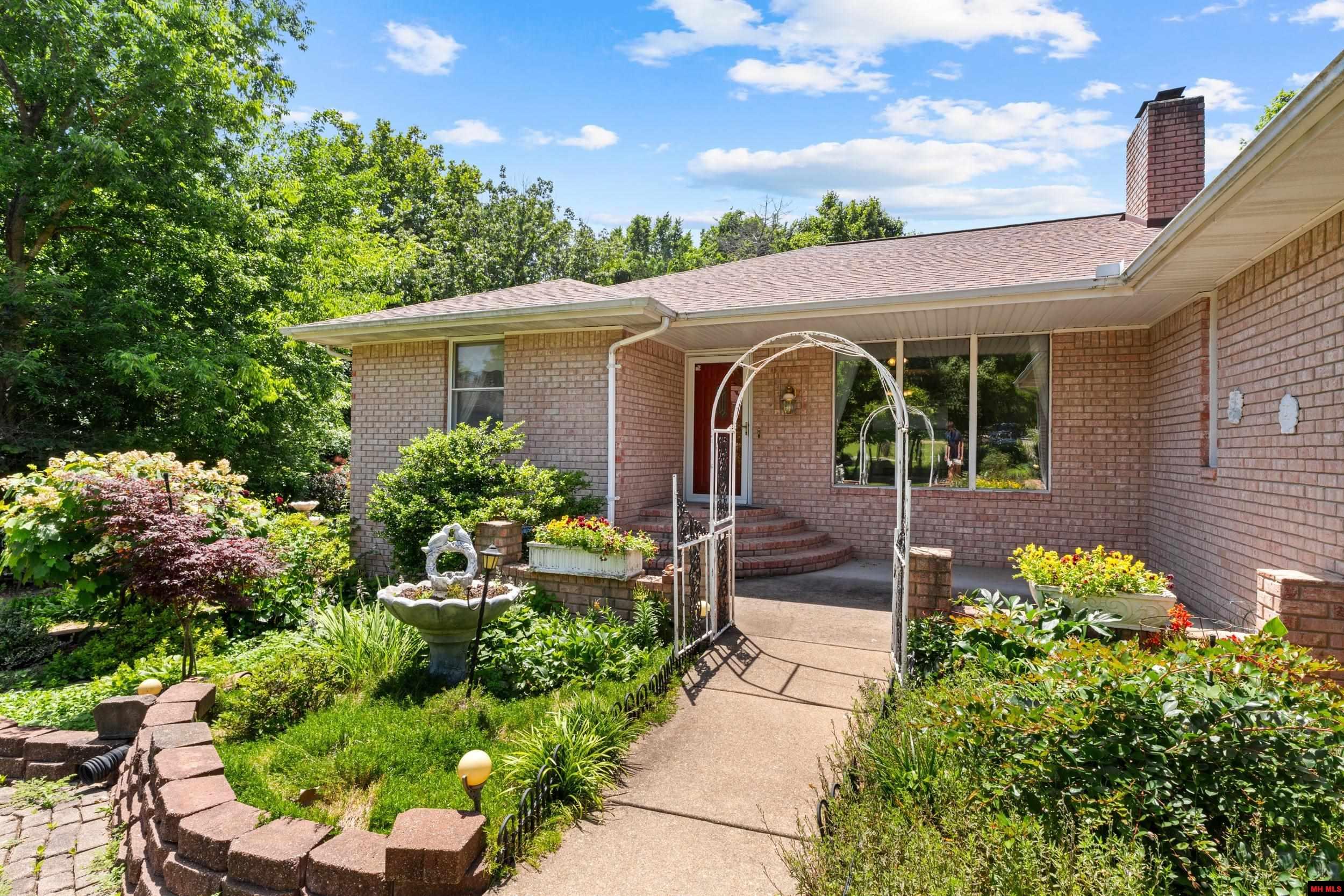 908 BAFFY DRIVE