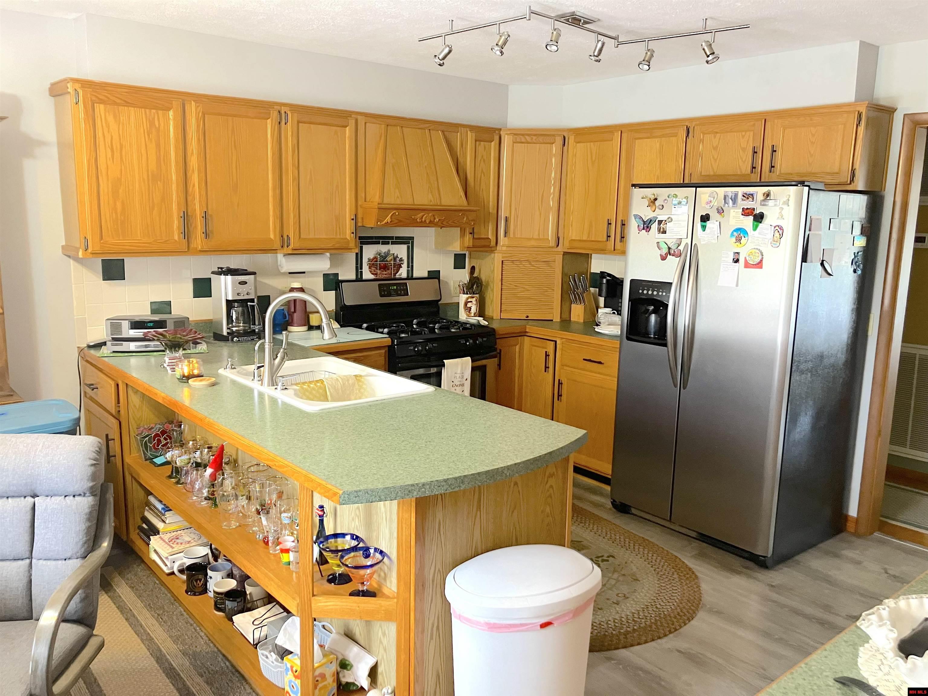 908 BAFFY DRIVE