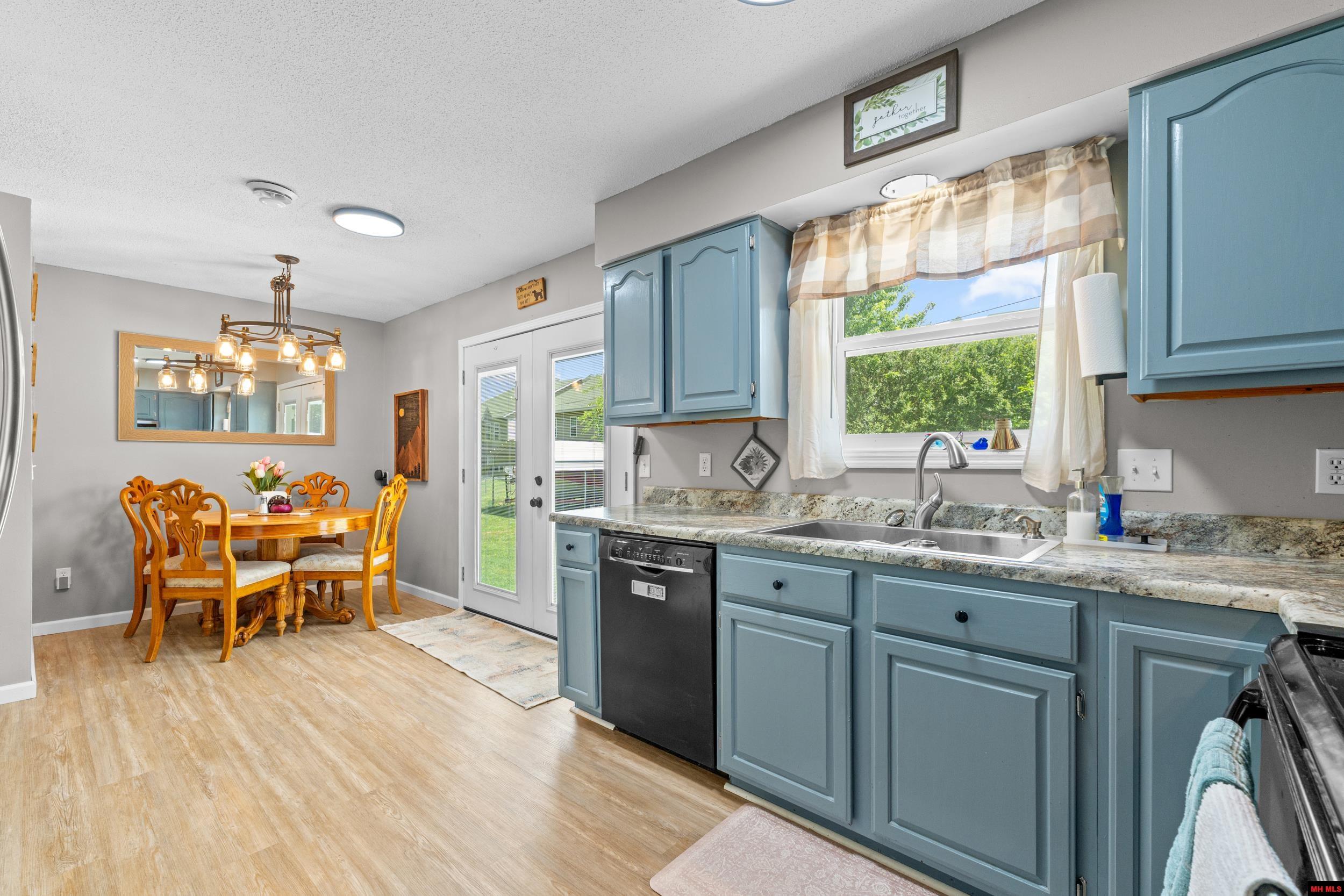 1123 RIDGECREST