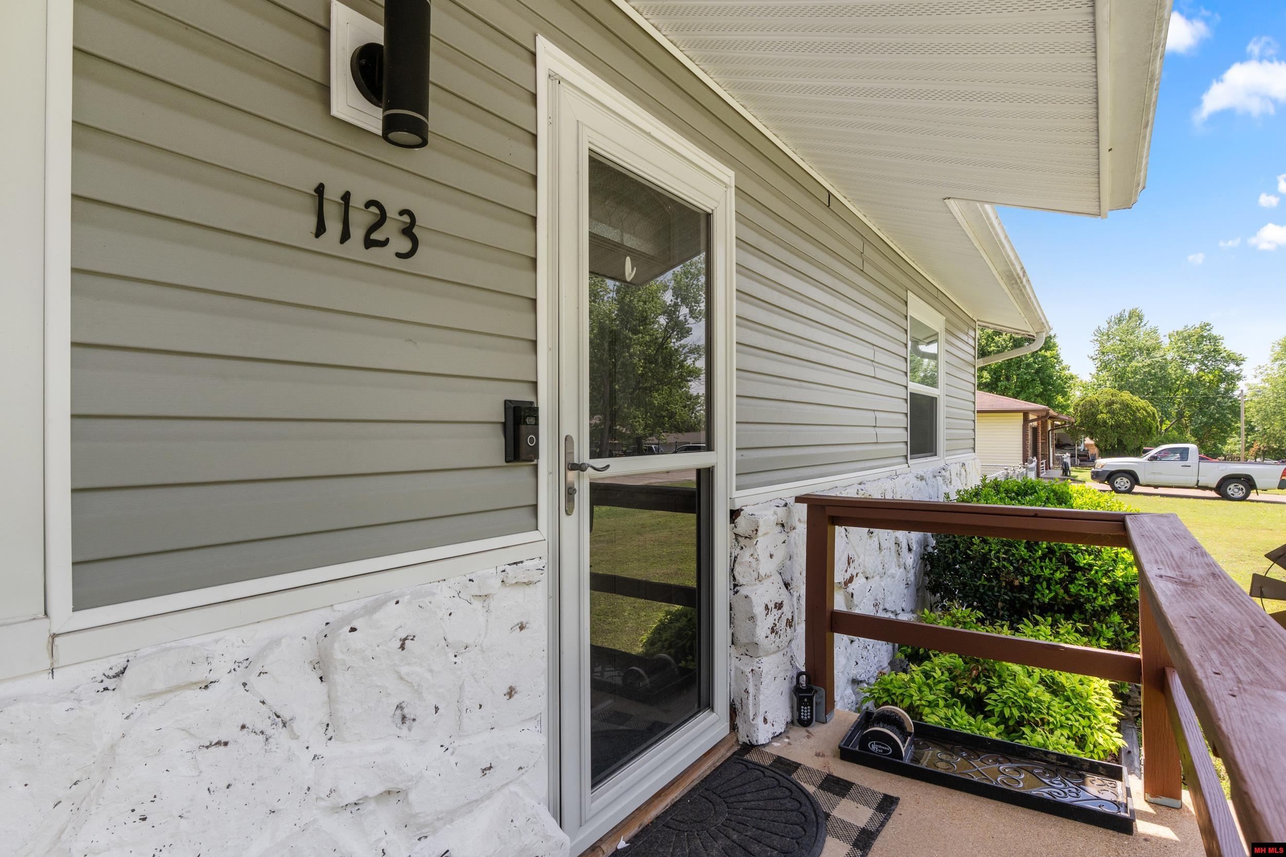 1123 RIDGECREST
