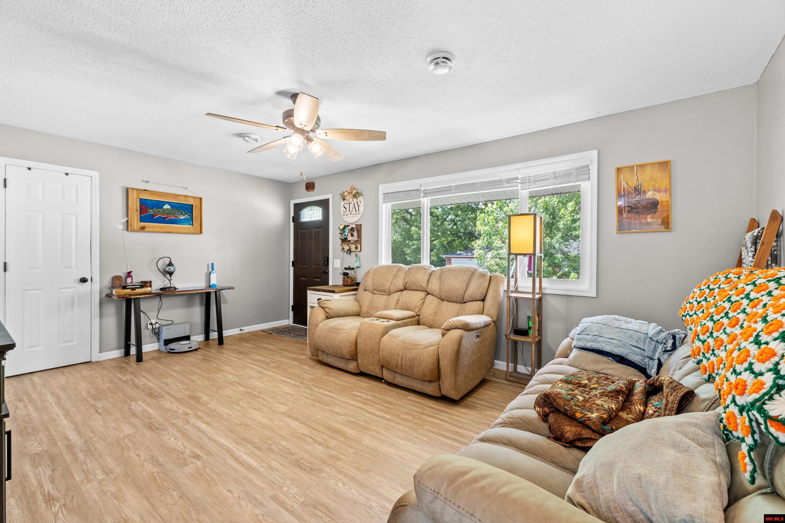 1123 RIDGECREST