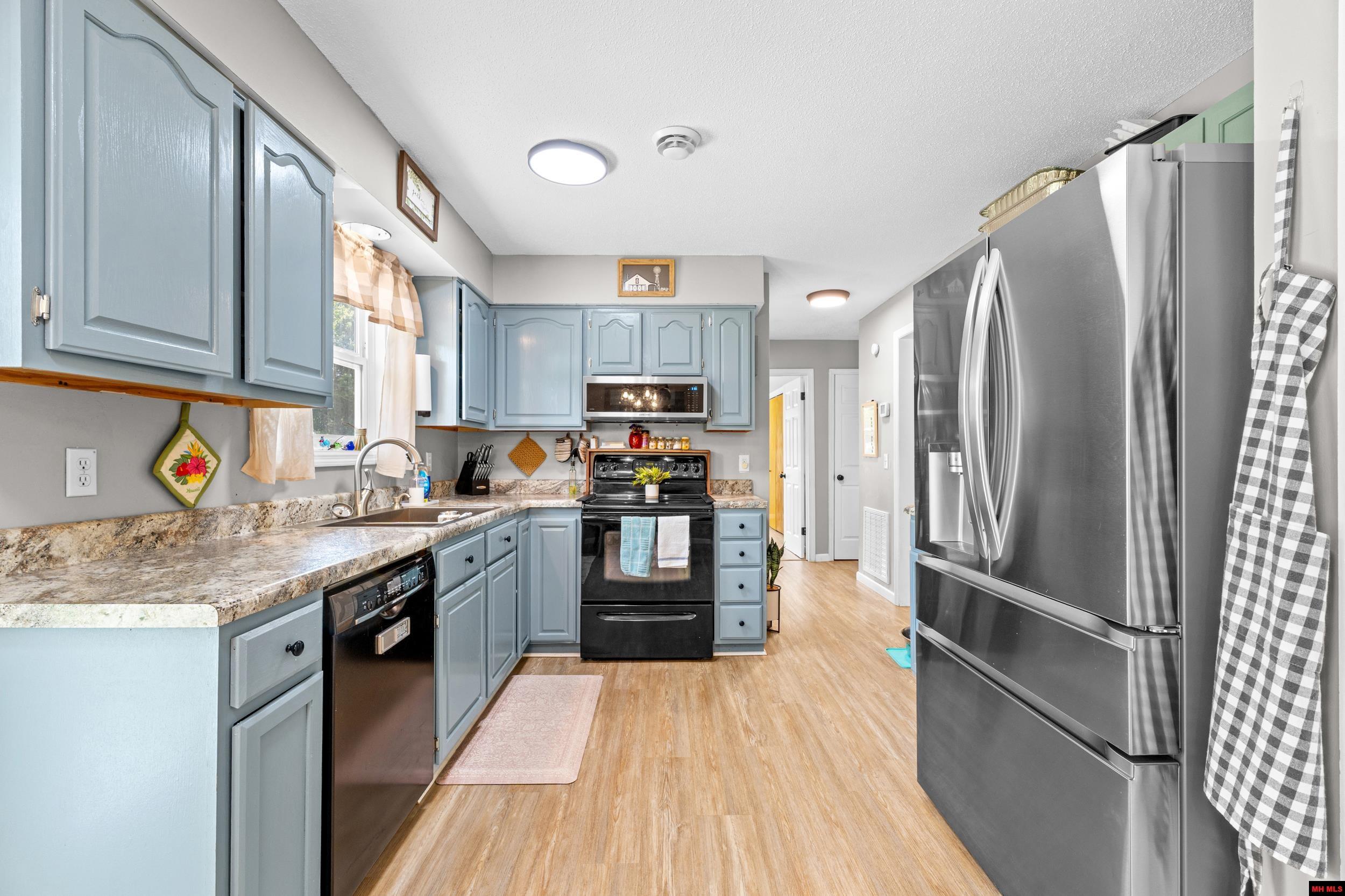 1123 RIDGECREST