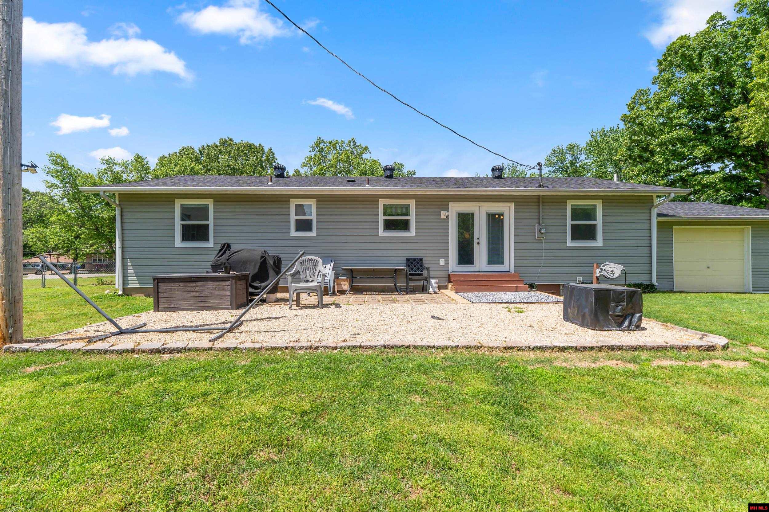1123 RIDGECREST