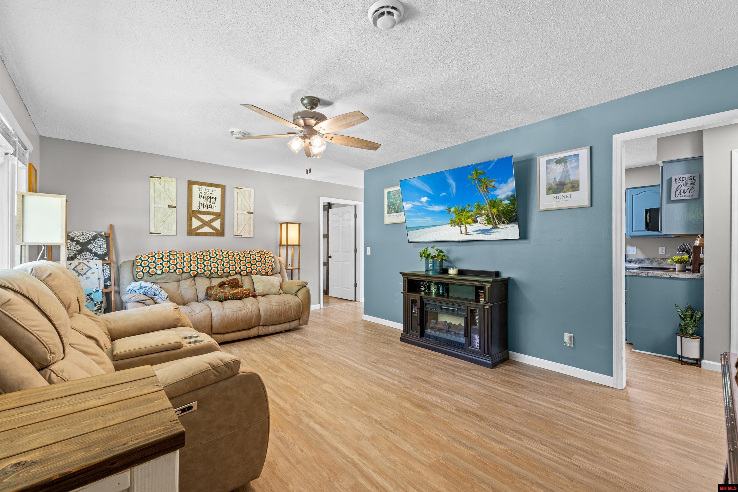 1123 RIDGECREST