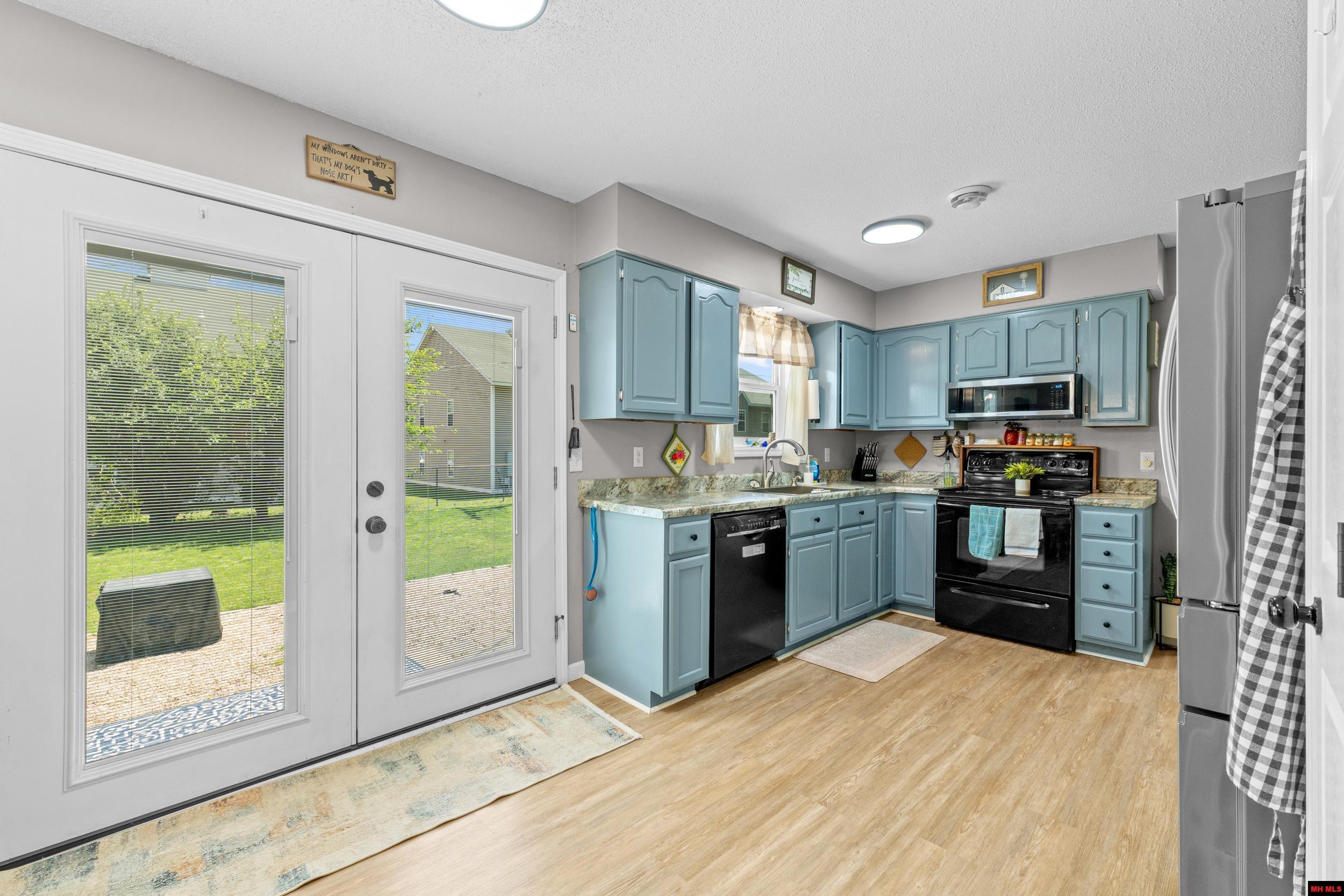 1123 RIDGECREST